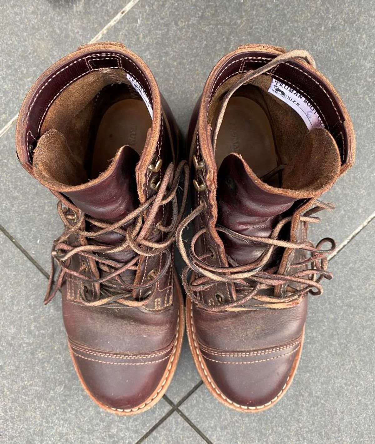 Photo by patinathunderdome on February 4, 2022 of the Truman Service Boot in Seidel Oxblood Double Shot.