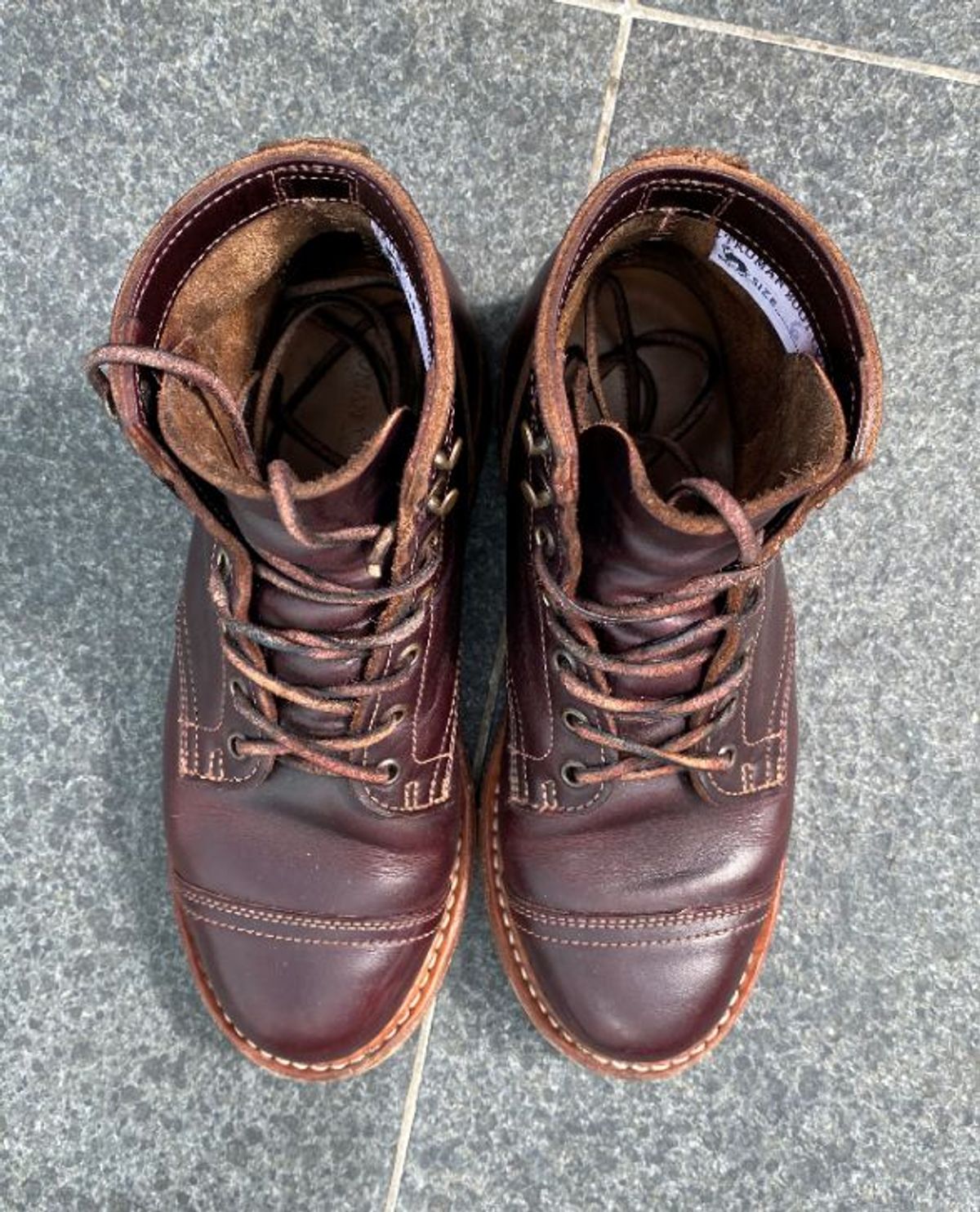 Photo by patinathunderdome on March 5, 2022 of the Truman Service Boot in Seidel Oxblood Double Shot.