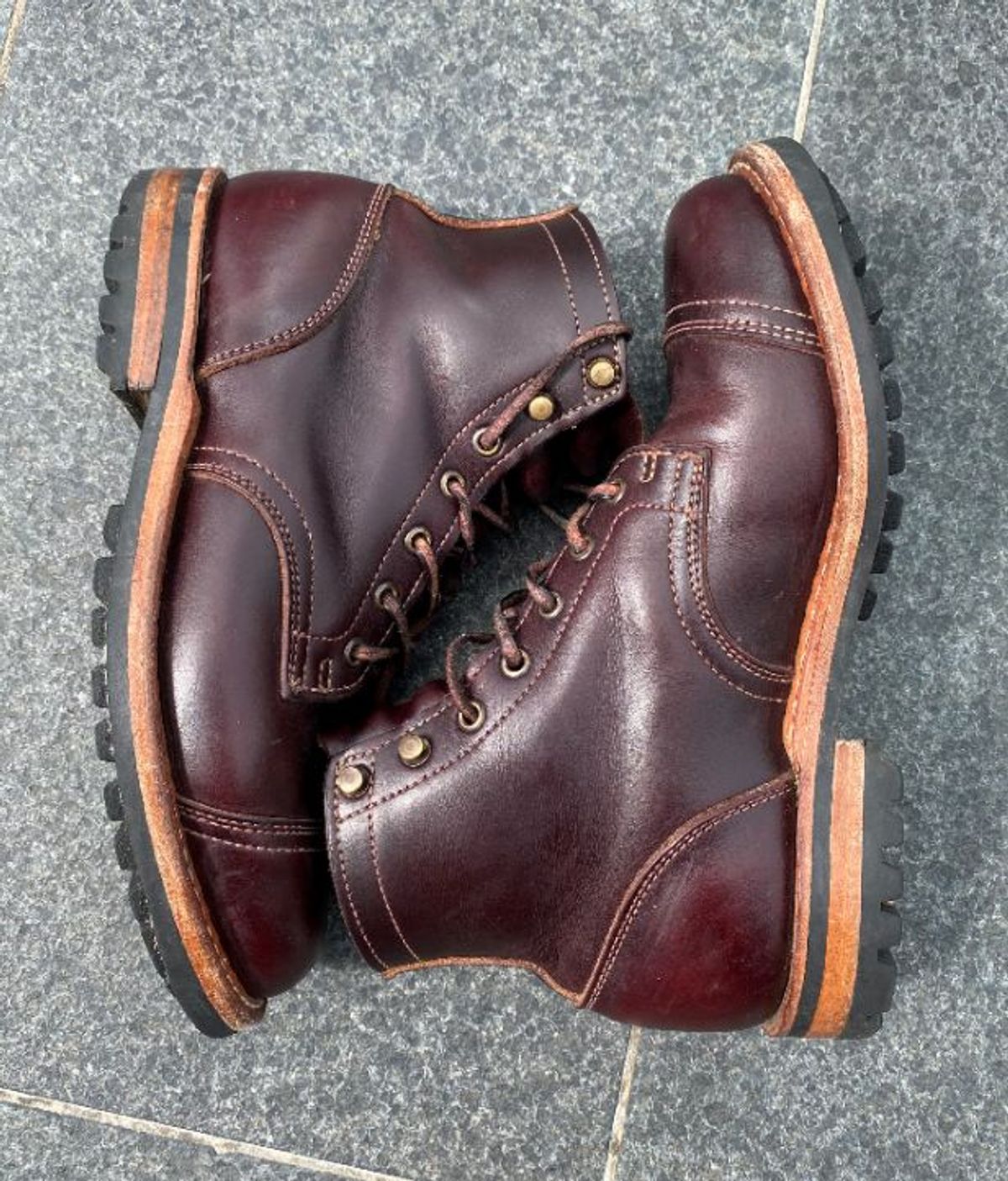 Photo by patinathunderdome on March 5, 2022 of the Truman Service Boot in Seidel Oxblood Double Shot.