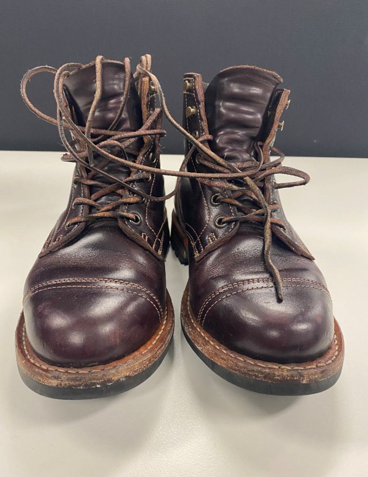 Photo by patinathunderdome on May 4, 2022 of the Truman Service Boot in Seidel Oxblood Double Shot.