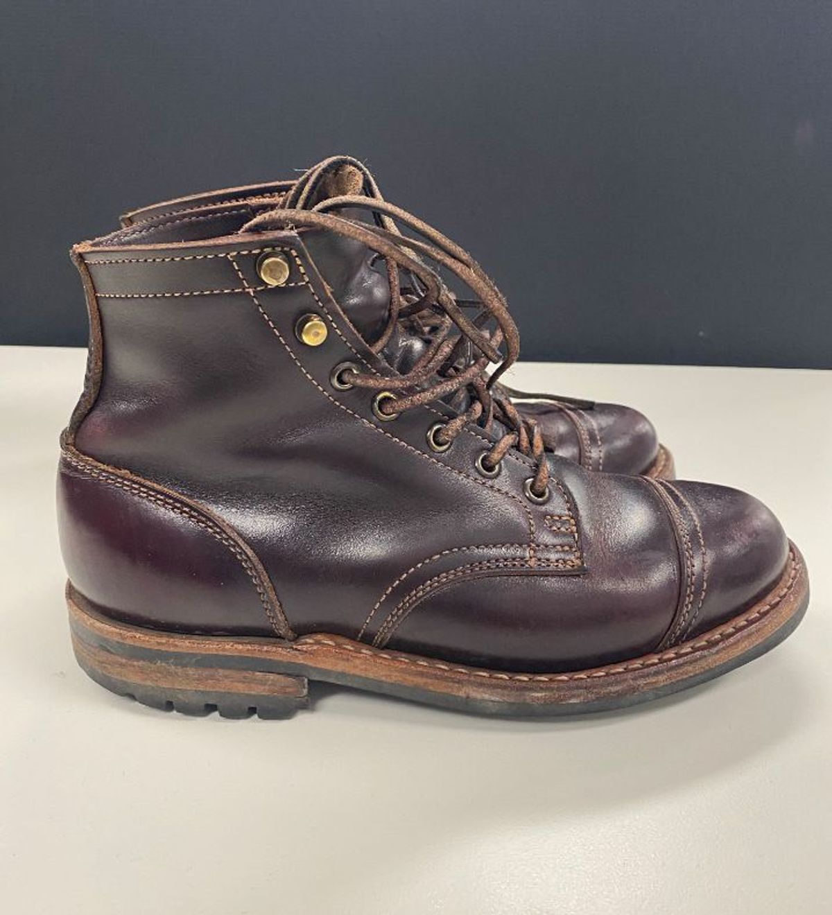 Photo by patinathunderdome on May 4, 2022 of the Truman Service Boot in Seidel Oxblood Double Shot.