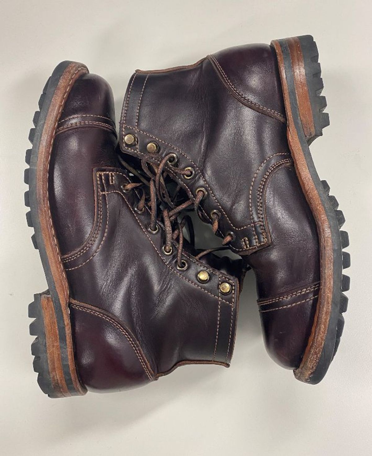 Photo by patinathunderdome on May 4, 2022 of the Truman Service Boot in Seidel Oxblood Double Shot.