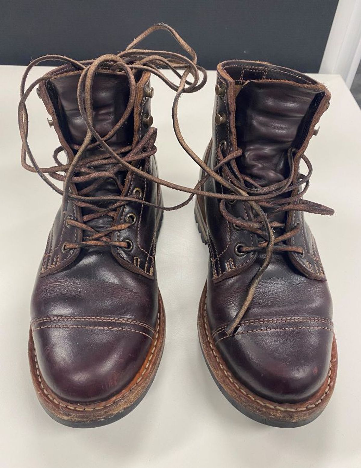 Photo by patinathunderdome on May 4, 2022 of the Truman Service Boot in Seidel Oxblood Double Shot.