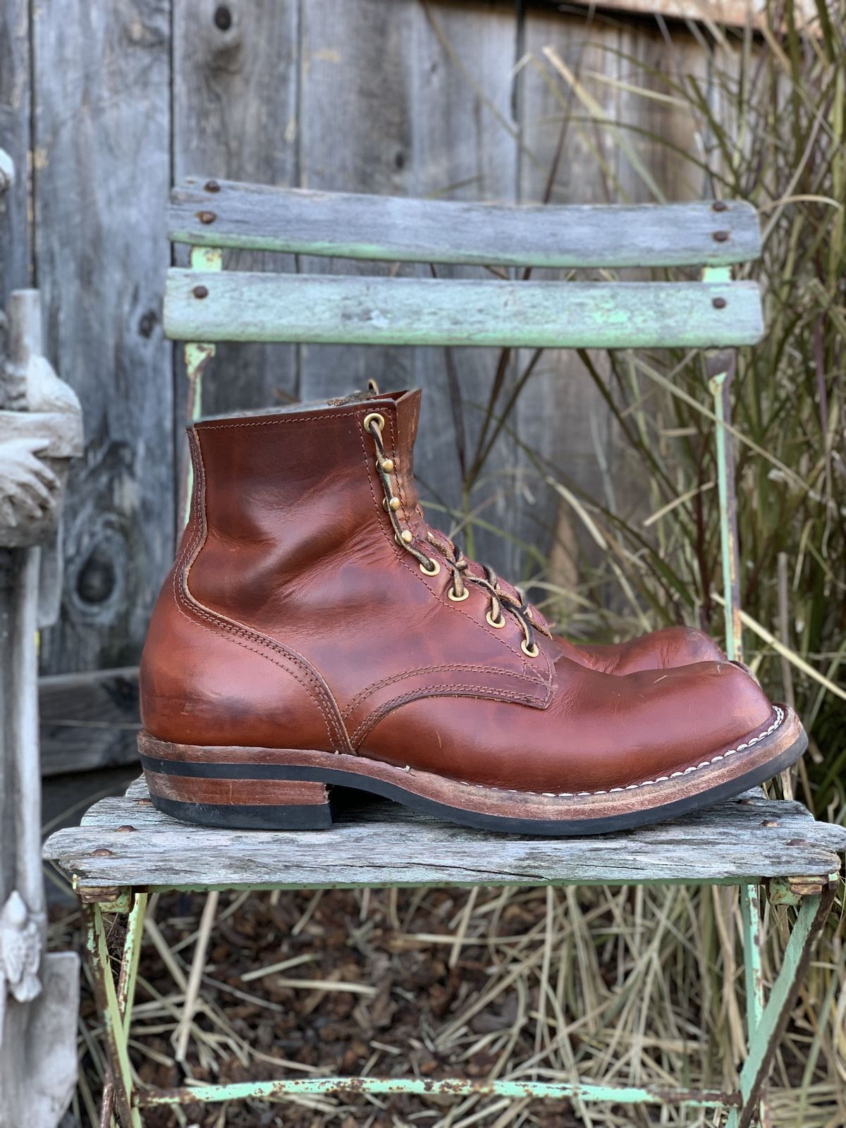Photo by patinathunderdome on January 1, 2022 of the Nicks Prospector in Wickett & Craig Tan Oiled Latigo.