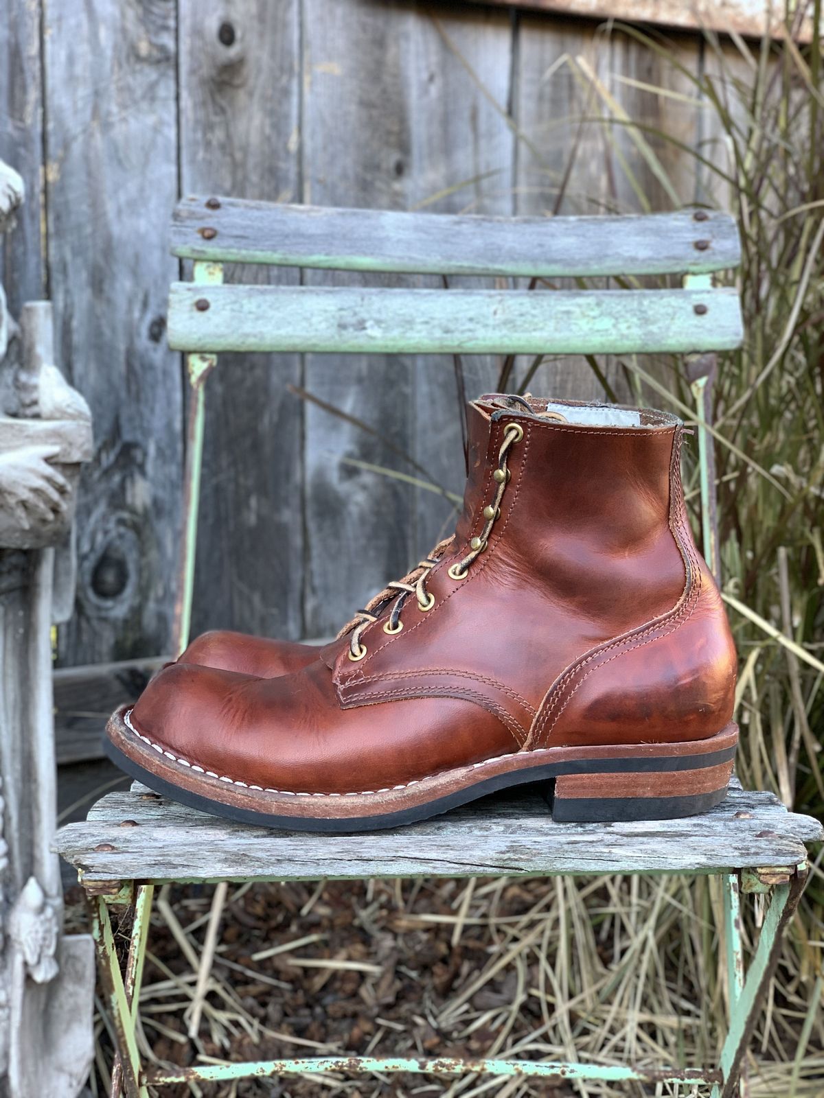 Photo by patinathunderdome on January 1, 2022 of the Nicks Prospector in Wickett & Craig Tan Oiled Latigo.