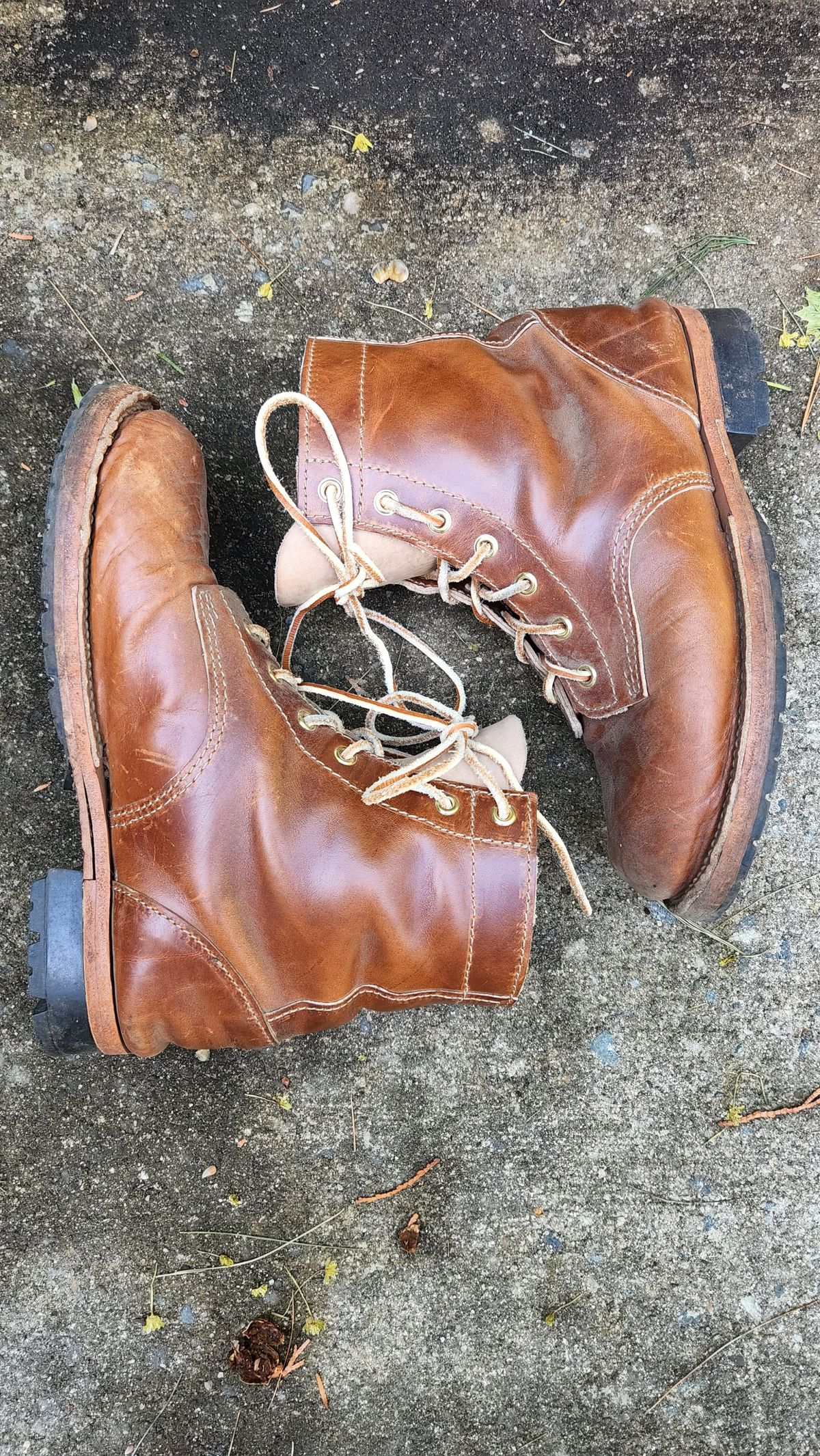 Photo by patinathunderdome on May 5, 2022 of the Self-Made in Horween Coppertone Chromexcel.