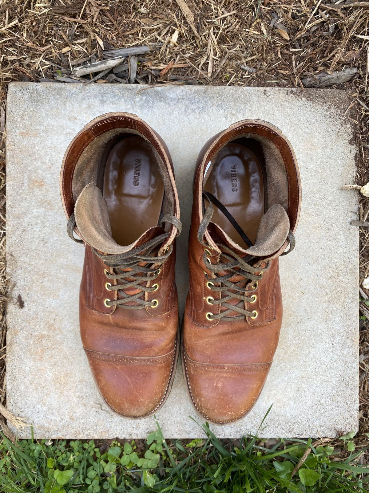 Photo by patinathunderdome on May 2, 2022 of the Viberg Service Boot in Horween Spice Dublin.