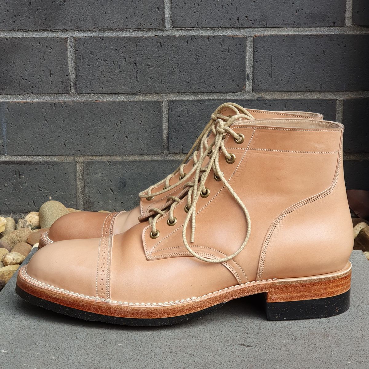 Photo by patinathunderdome on September 30, 2021 of the Onderhoud SVC03 Service Boot in Shinki Natural Shell Cordovan.