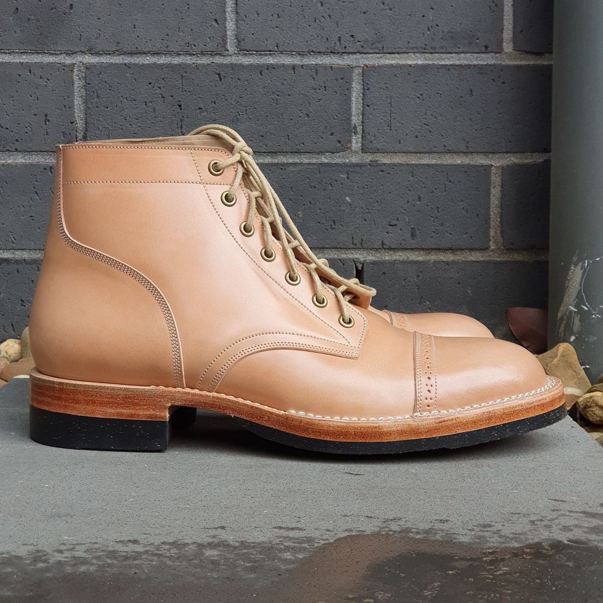 Photo by patinathunderdome on September 30, 2021 of the Onderhoud SVC03 Service Boot in Shinki Natural Shell Cordovan.