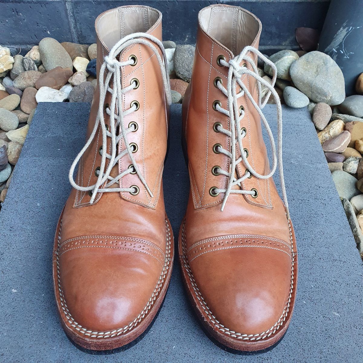 Photo by patinathunderdome on November 1, 2021 of the Onderhoud SVC03 Service Boot in Shinki Natural Shell Cordovan.