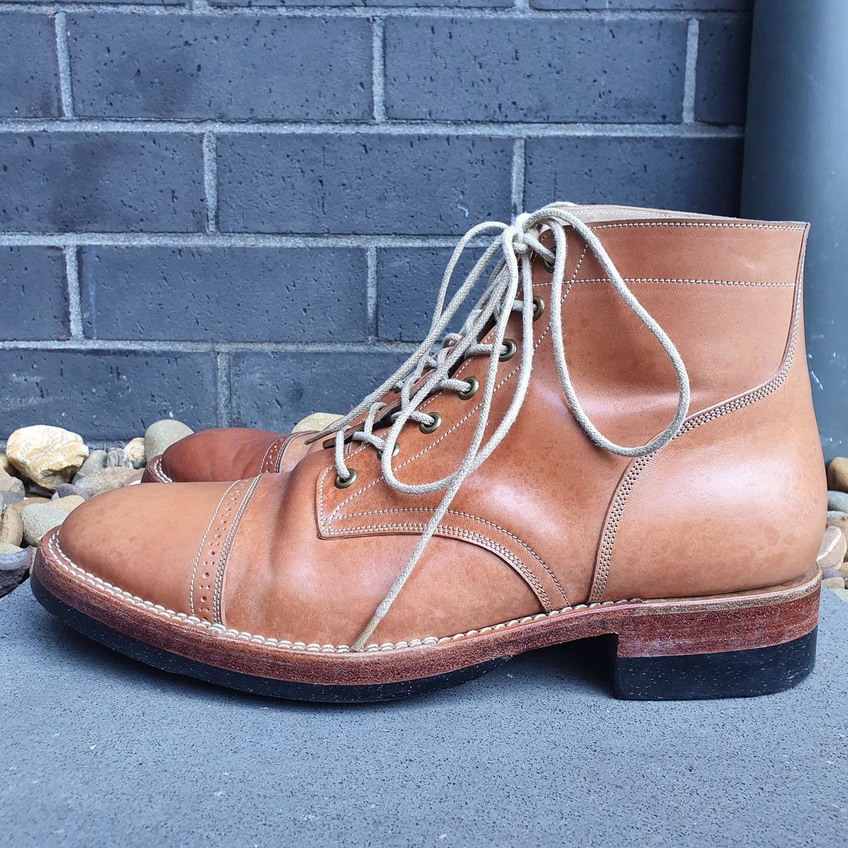 Photo by patinathunderdome on November 1, 2021 of the Onderhoud SVC03 Service Boot in Shinki Natural Shell Cordovan.