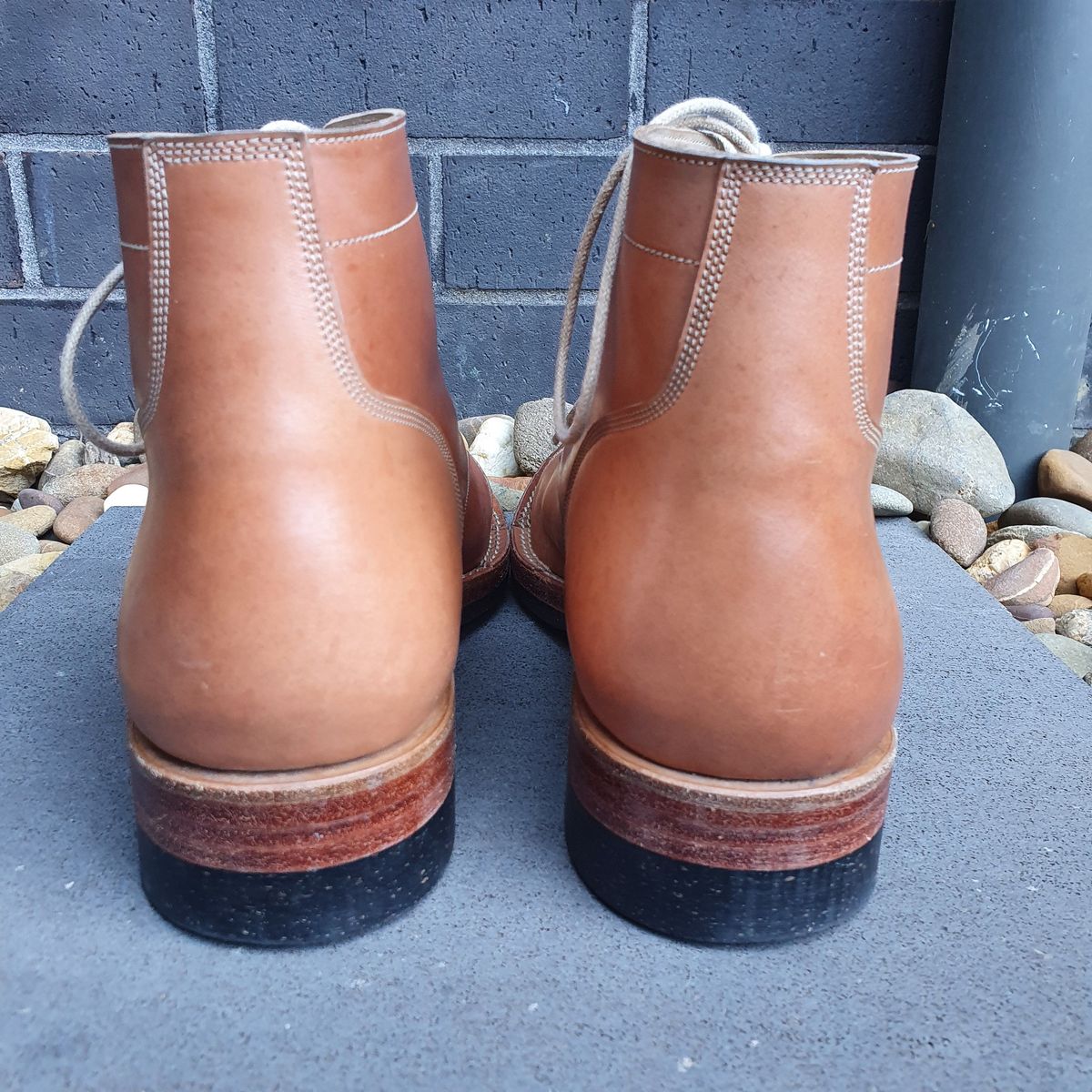 Photo by patinathunderdome on November 1, 2021 of the Onderhoud SVC03 Service Boot in Shinki Natural Shell Cordovan.