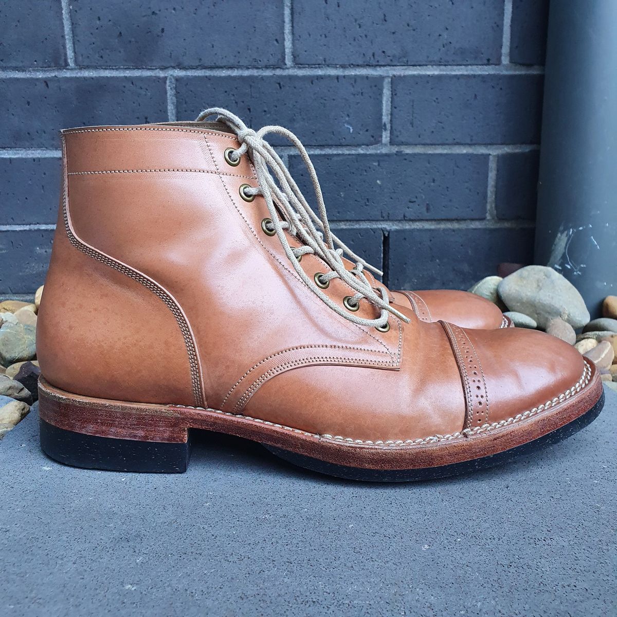 Photo by patinathunderdome on November 1, 2021 of the Onderhoud SVC03 Service Boot in Shinki Natural Shell Cordovan.
