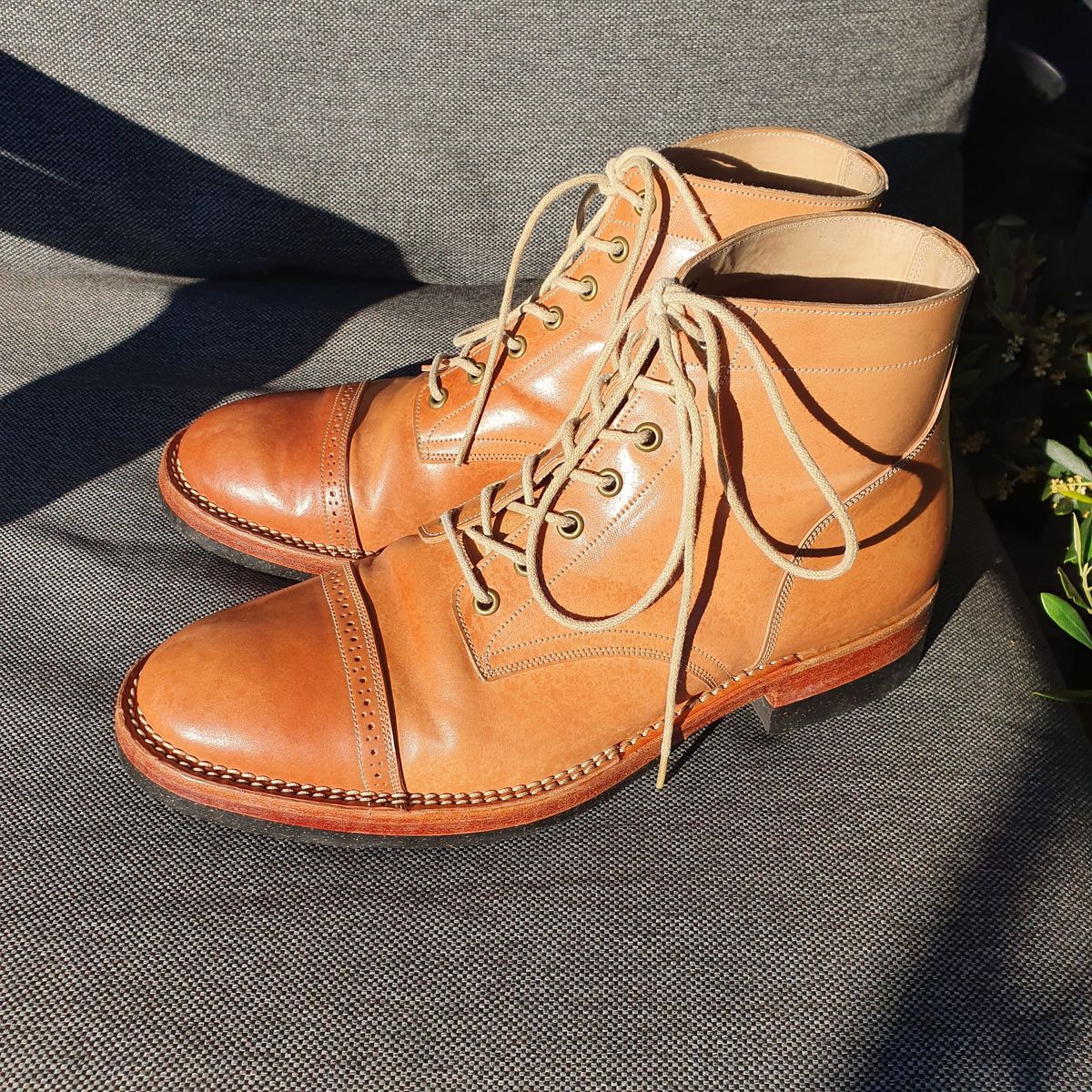 Photo by patinathunderdome on November 1, 2021 of the Onderhoud SVC03 Service Boot in Shinki Natural Shell Cordovan.