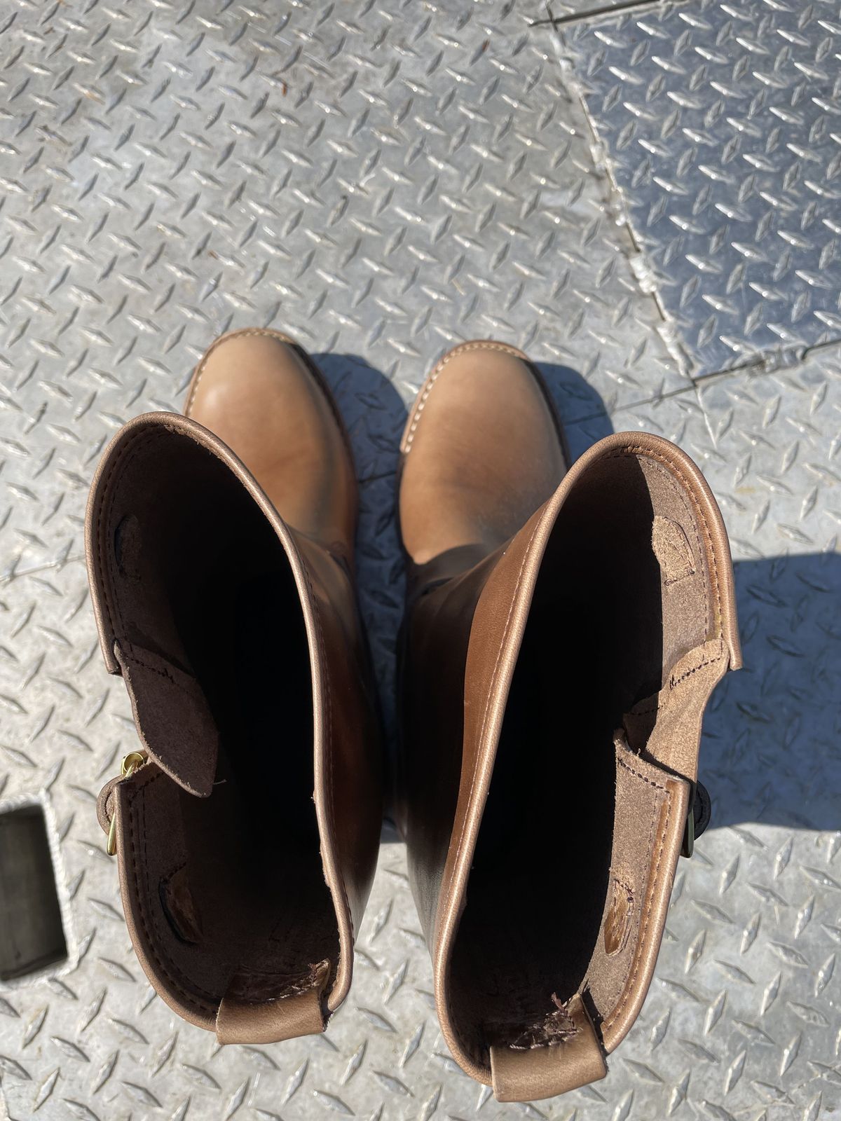 Photo by patinathunderdome on October 1, 2021 of the Wesco Mister Lou in Horween Natural Chromexcel.