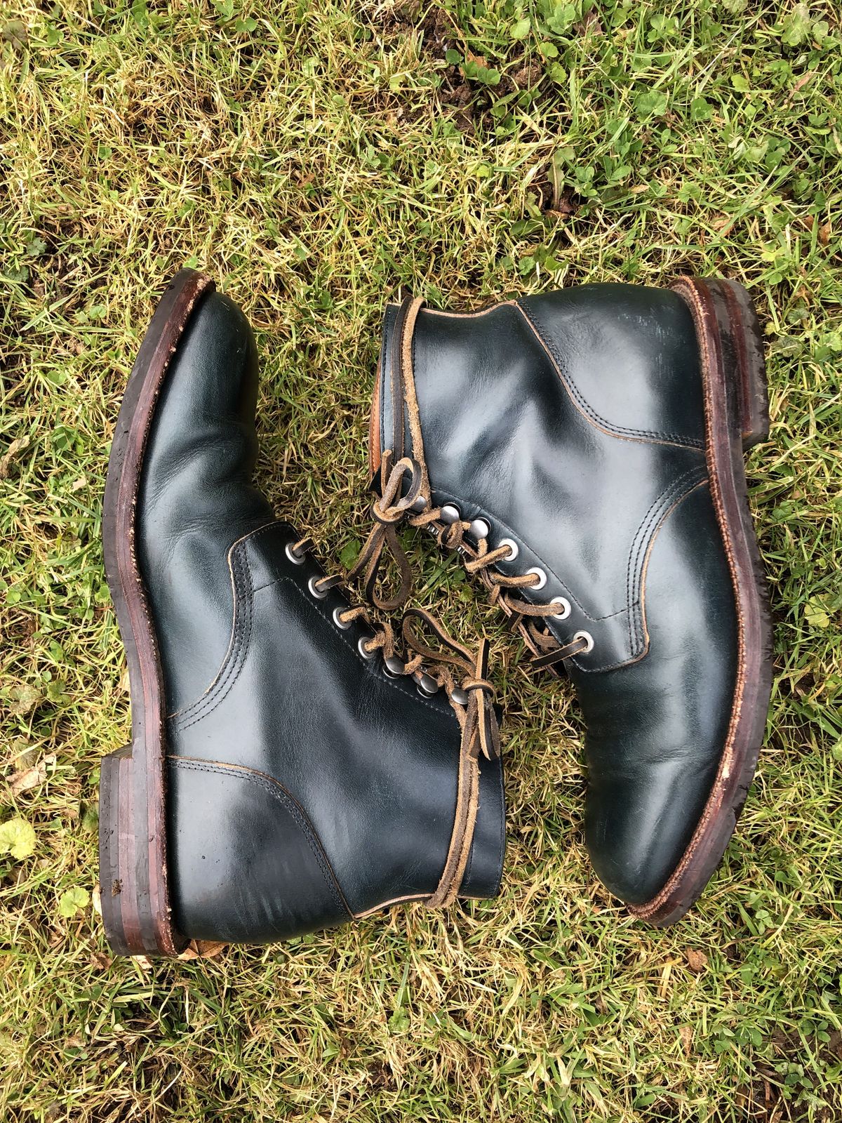Photo by patinathunderdome on December 4, 2021 of the Grant Stone Diesel Boot in Horween Navy Chromexcel.