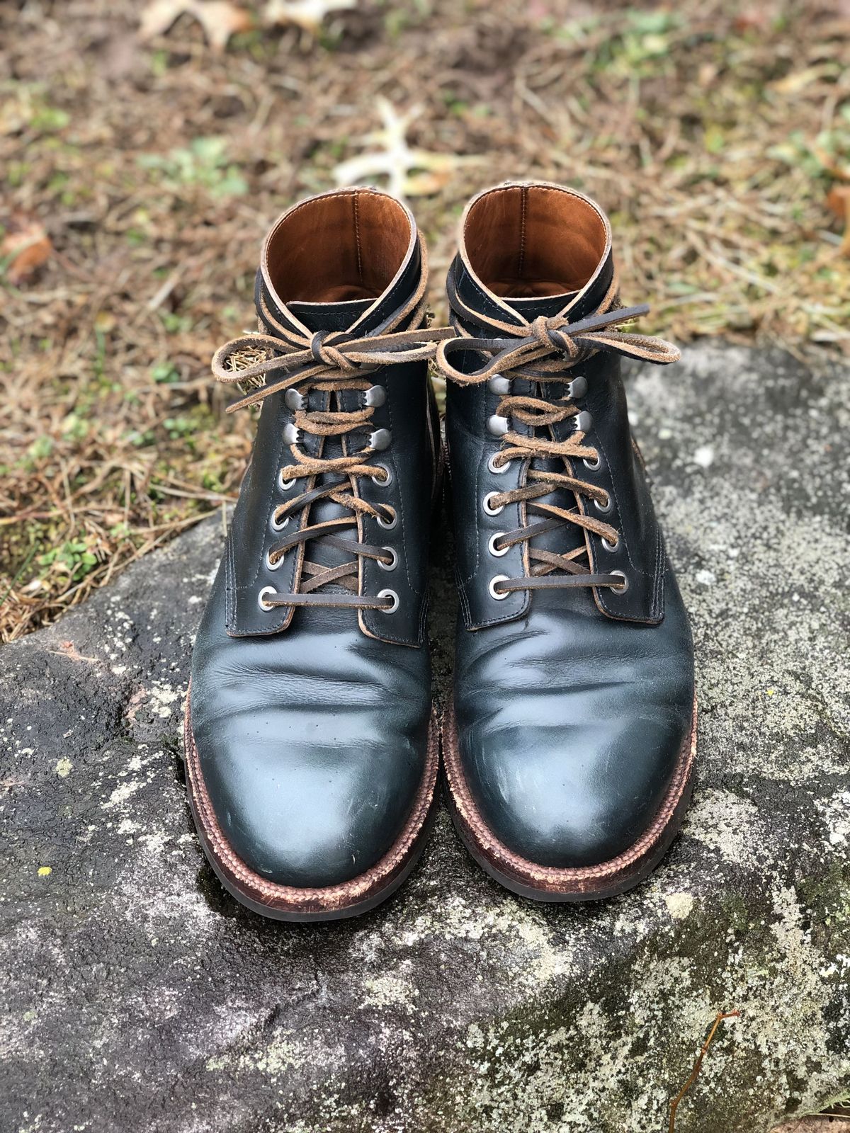 Photo by patinathunderdome on January 5, 2022 of the Grant Stone Diesel Boot in Horween Navy Chromexcel.