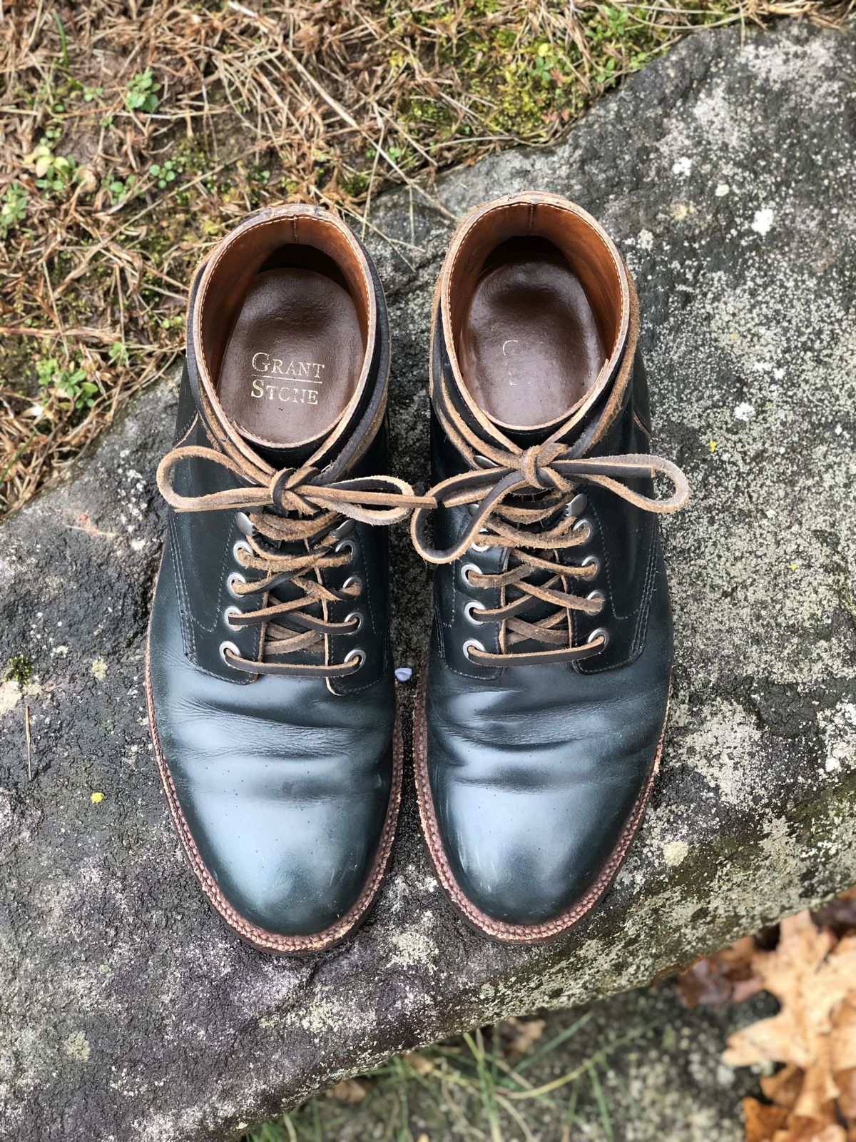 Photo by patinathunderdome on January 5, 2022 of the Grant Stone Diesel Boot in Horween Navy Chromexcel.