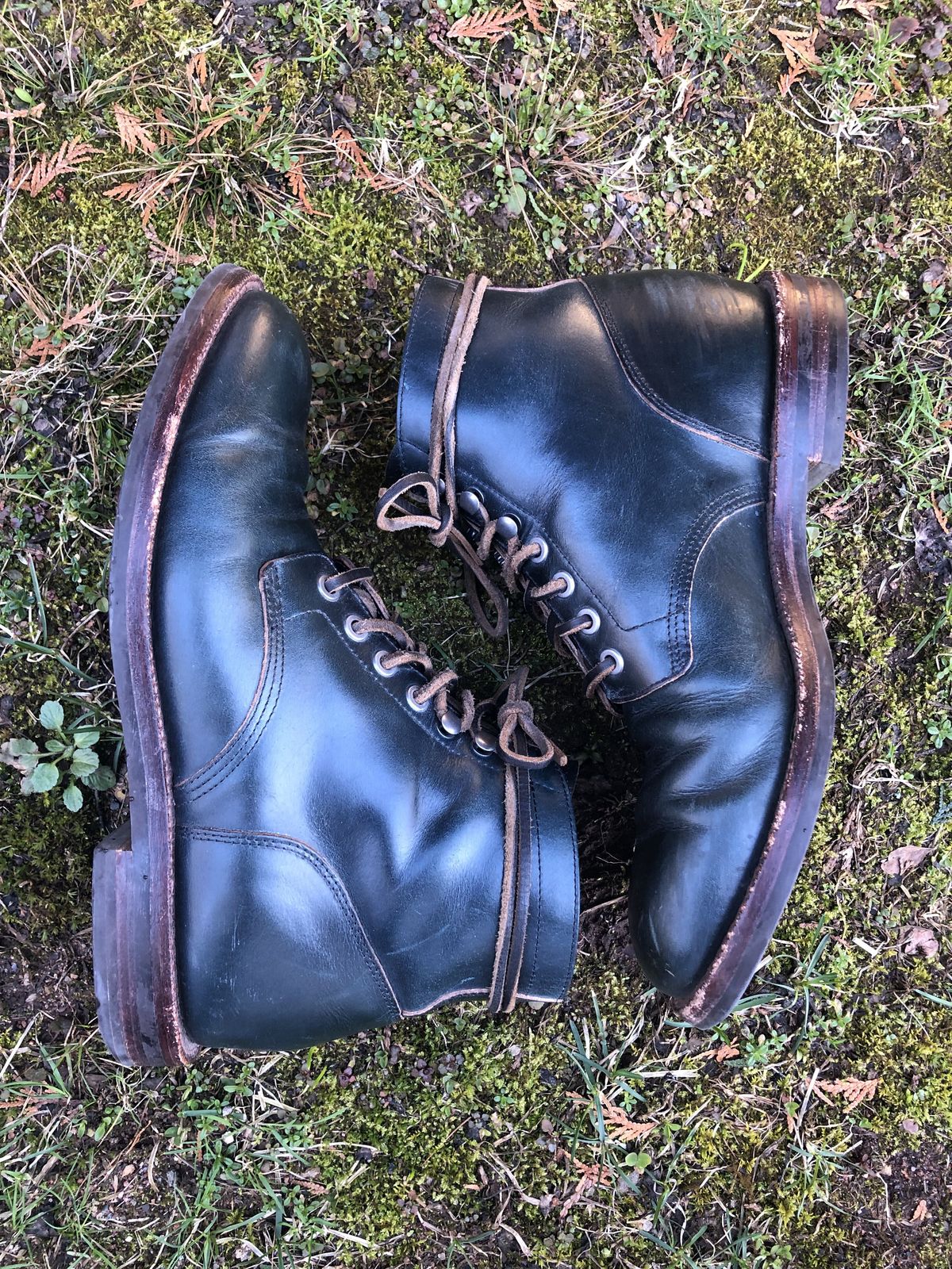 Photo by patinathunderdome on April 5, 2022 of the Grant Stone Diesel Boot in Horween Navy Chromexcel.