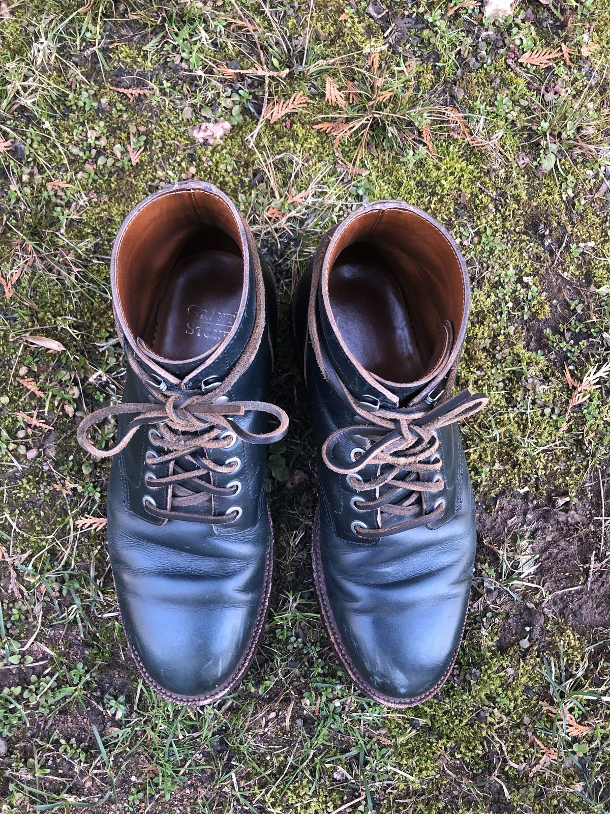 Photo by patinathunderdome on April 5, 2022 of the Grant Stone Diesel Boot in Horween Navy Chromexcel.