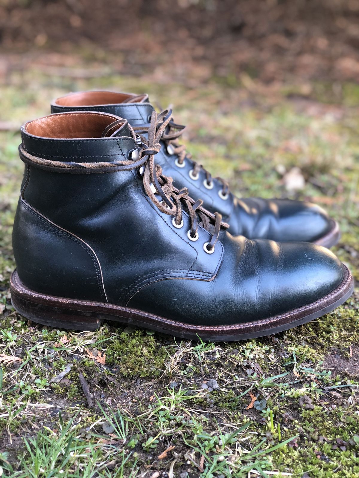 Photo by patinathunderdome on April 5, 2022 of the Grant Stone Diesel Boot in Horween Navy Chromexcel.