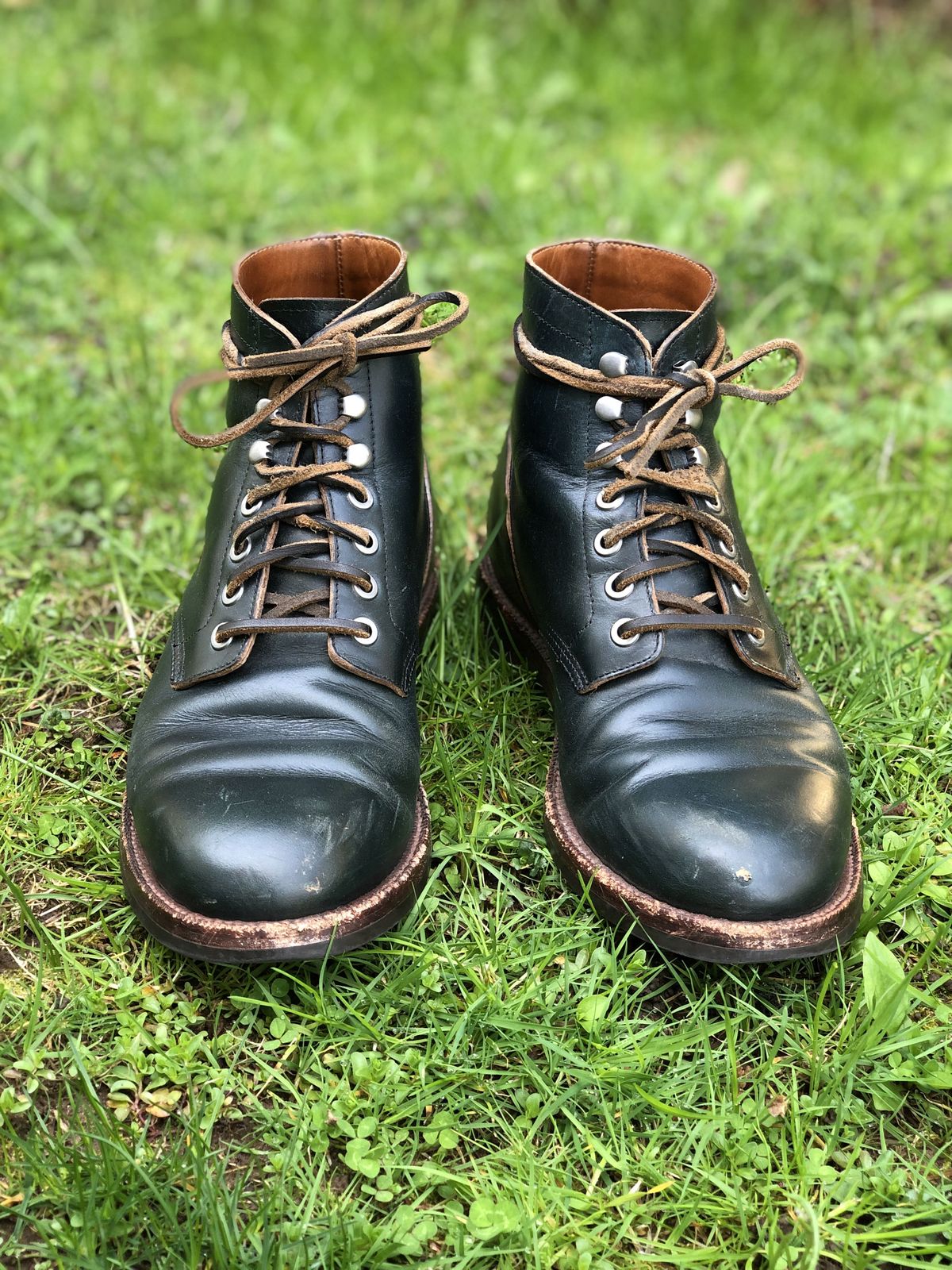 Photo by patinathunderdome on May 6, 2022 of the Grant Stone Diesel Boot in Horween Navy Chromexcel.