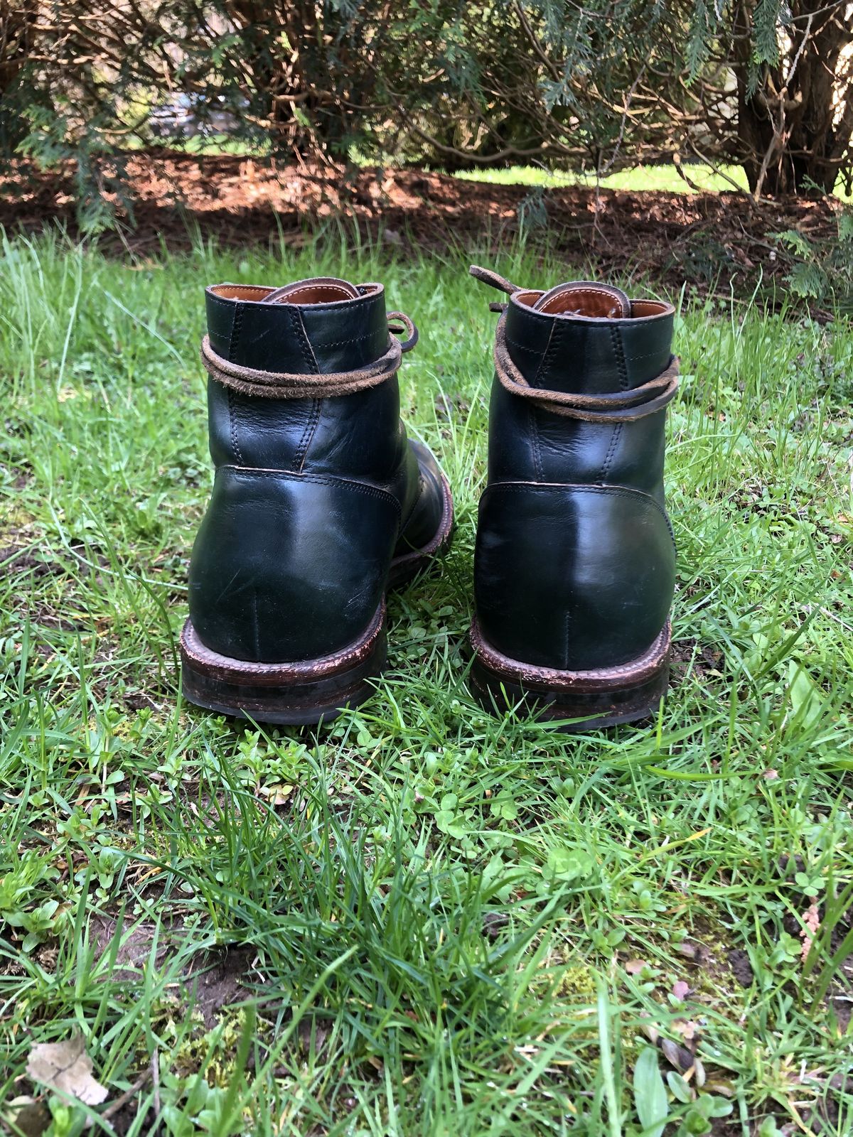 Photo by patinathunderdome on May 6, 2022 of the Grant Stone Diesel Boot in Horween Navy Chromexcel.