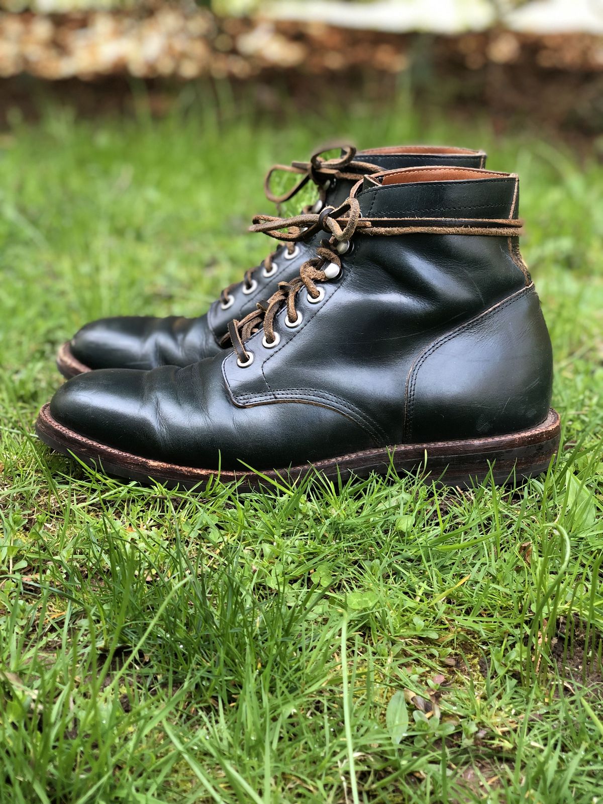 Photo by patinathunderdome on May 6, 2022 of the Grant Stone Diesel Boot in Horween Navy Chromexcel.