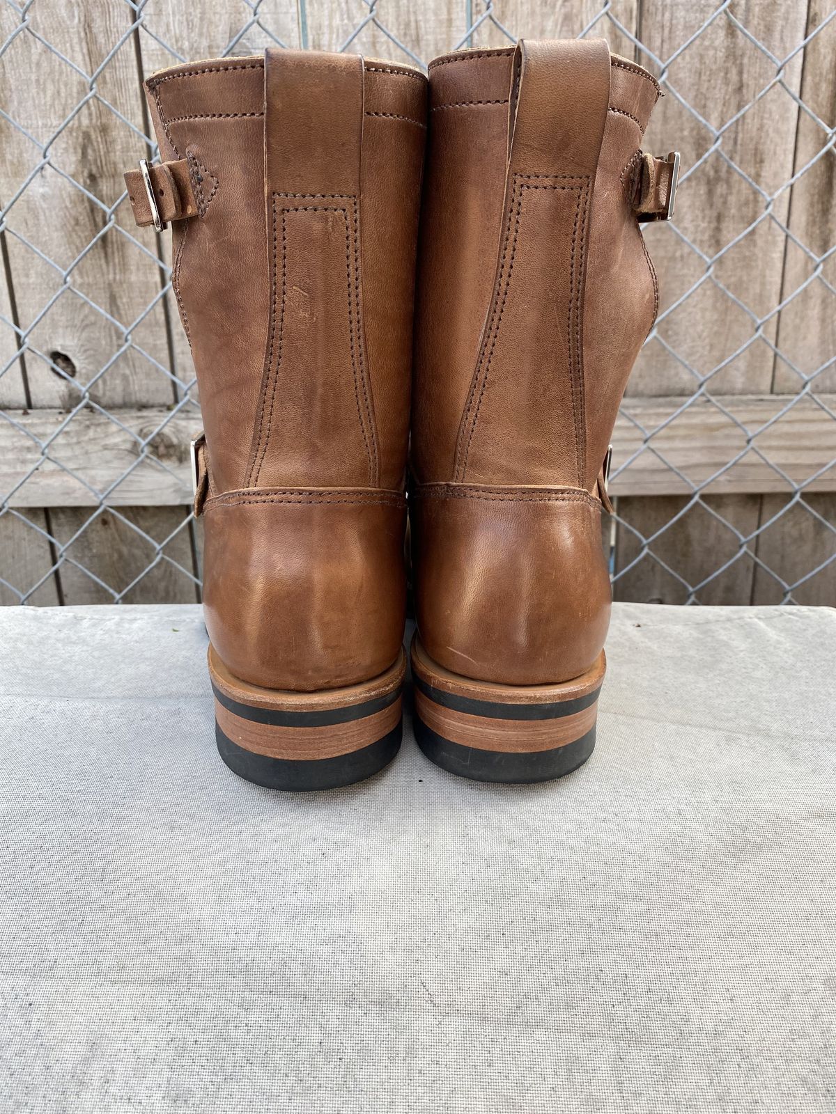 Photo by patinathunderdome on October 4, 2021 of the Viberg Engineer in Horween Crust Horsebutt.