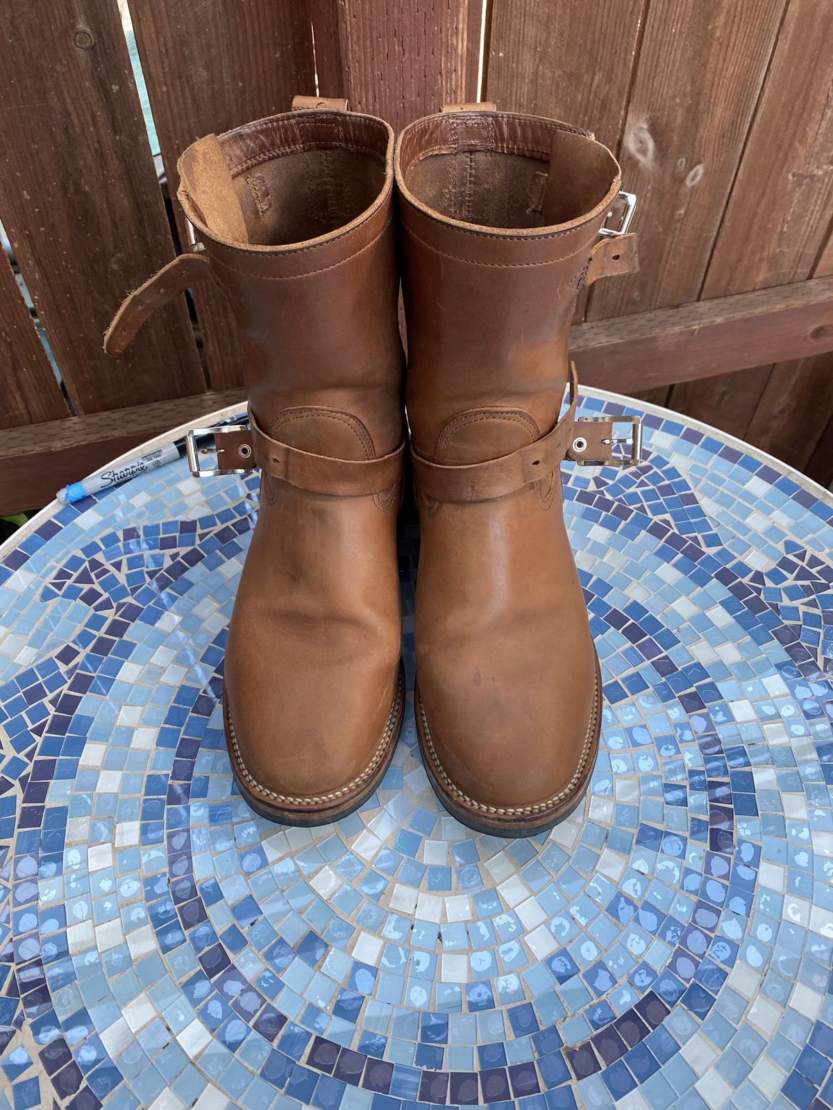 Photo by patinathunderdome on November 4, 2021 of the Viberg Engineer in Horween Crust Horsebutt.