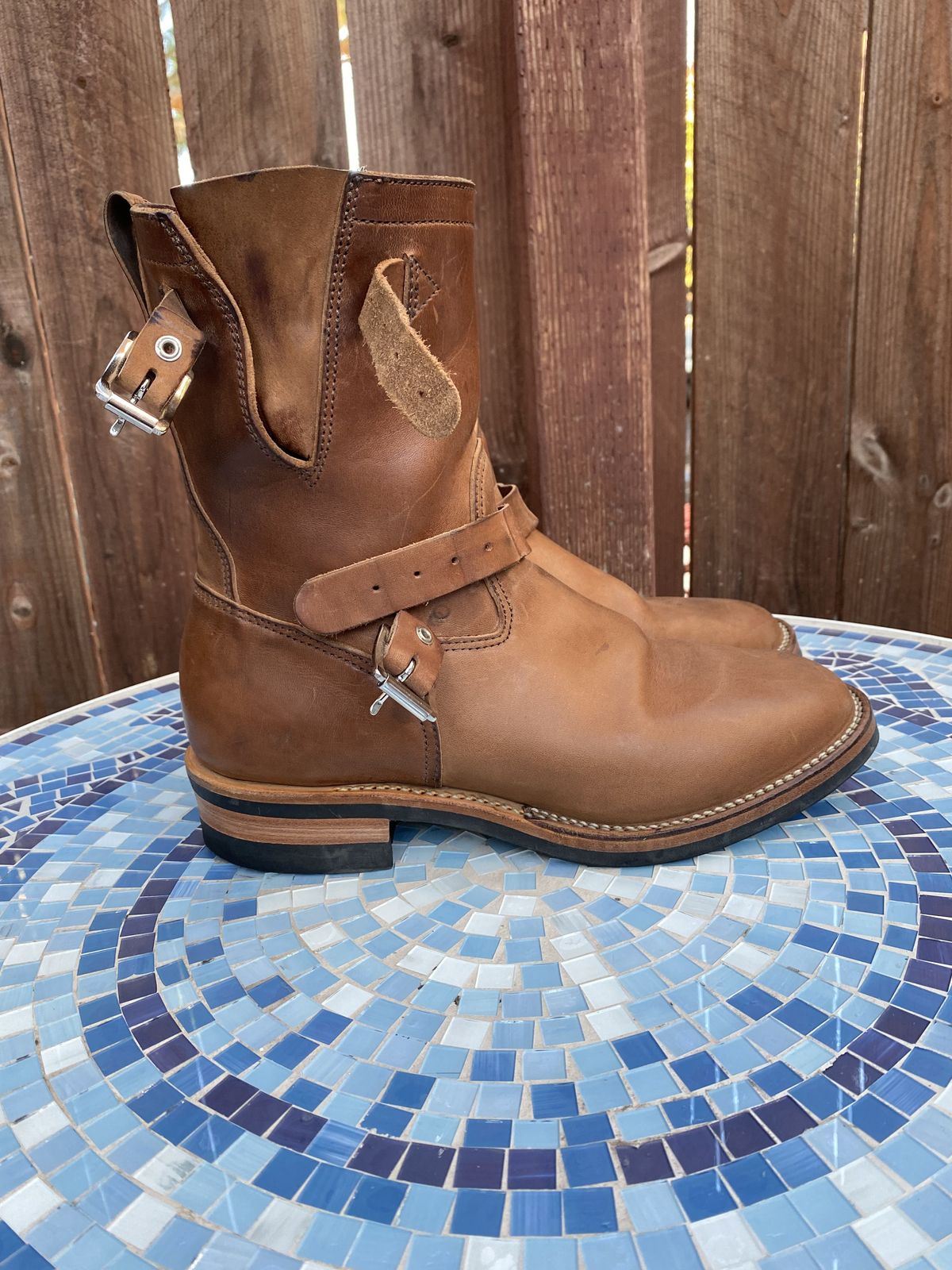 Photo by patinathunderdome on November 4, 2021 of the Viberg Engineer in Horween Crust Horsebutt.