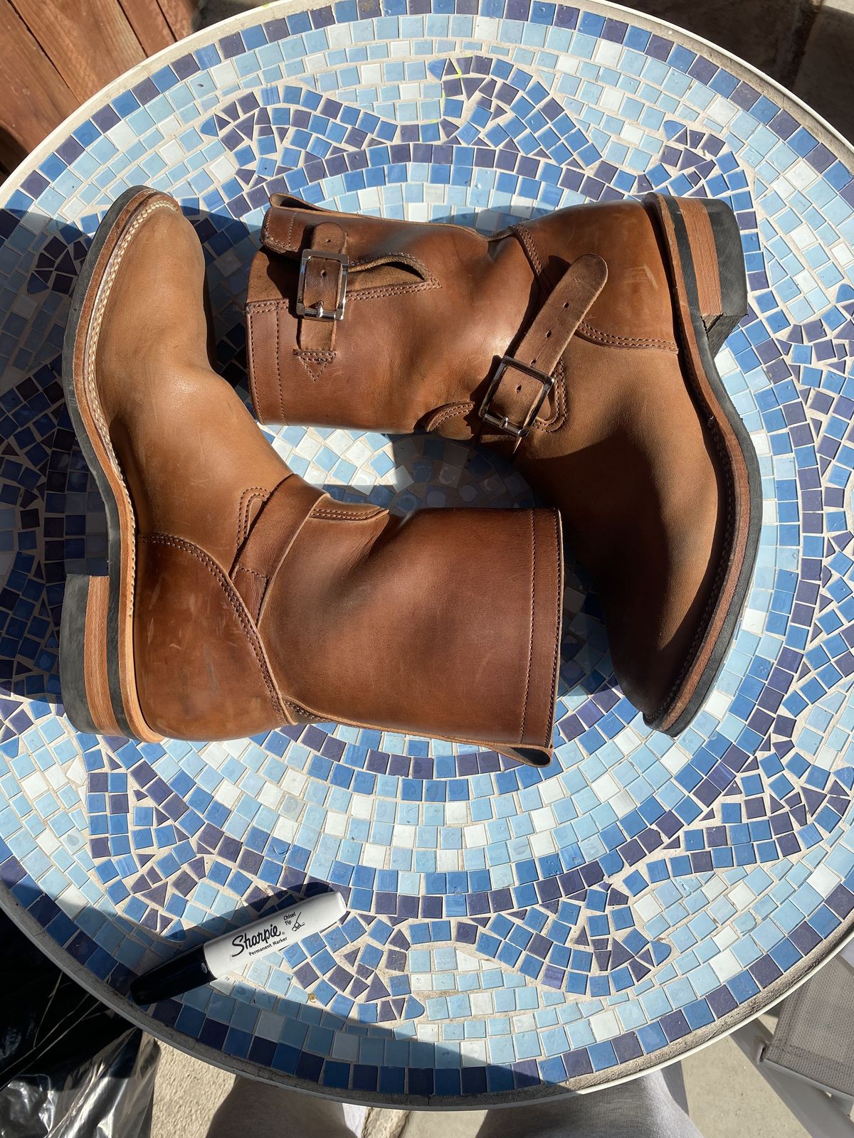 Photo by patinathunderdome on December 4, 2021 of the Viberg Engineer in Horween Crust Horsebutt.