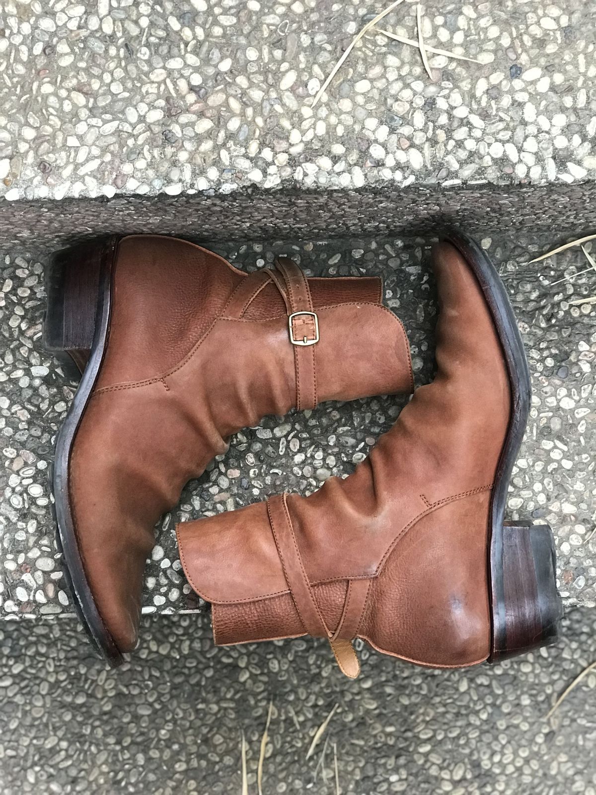 Photo by patinathunderdome on December 6, 2021 of the Benzein Jodhpur Boots in Shinki Red Brown Oiled Horsebutt.