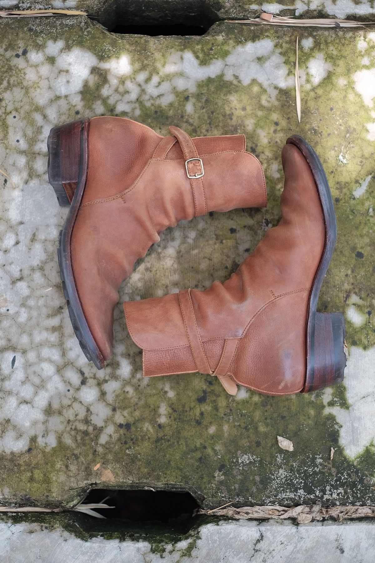 Photo by patinathunderdome on January 6, 2022 of the Benzein Jodhpur Boots in Shinki Red Brown Oiled Horsebutt.