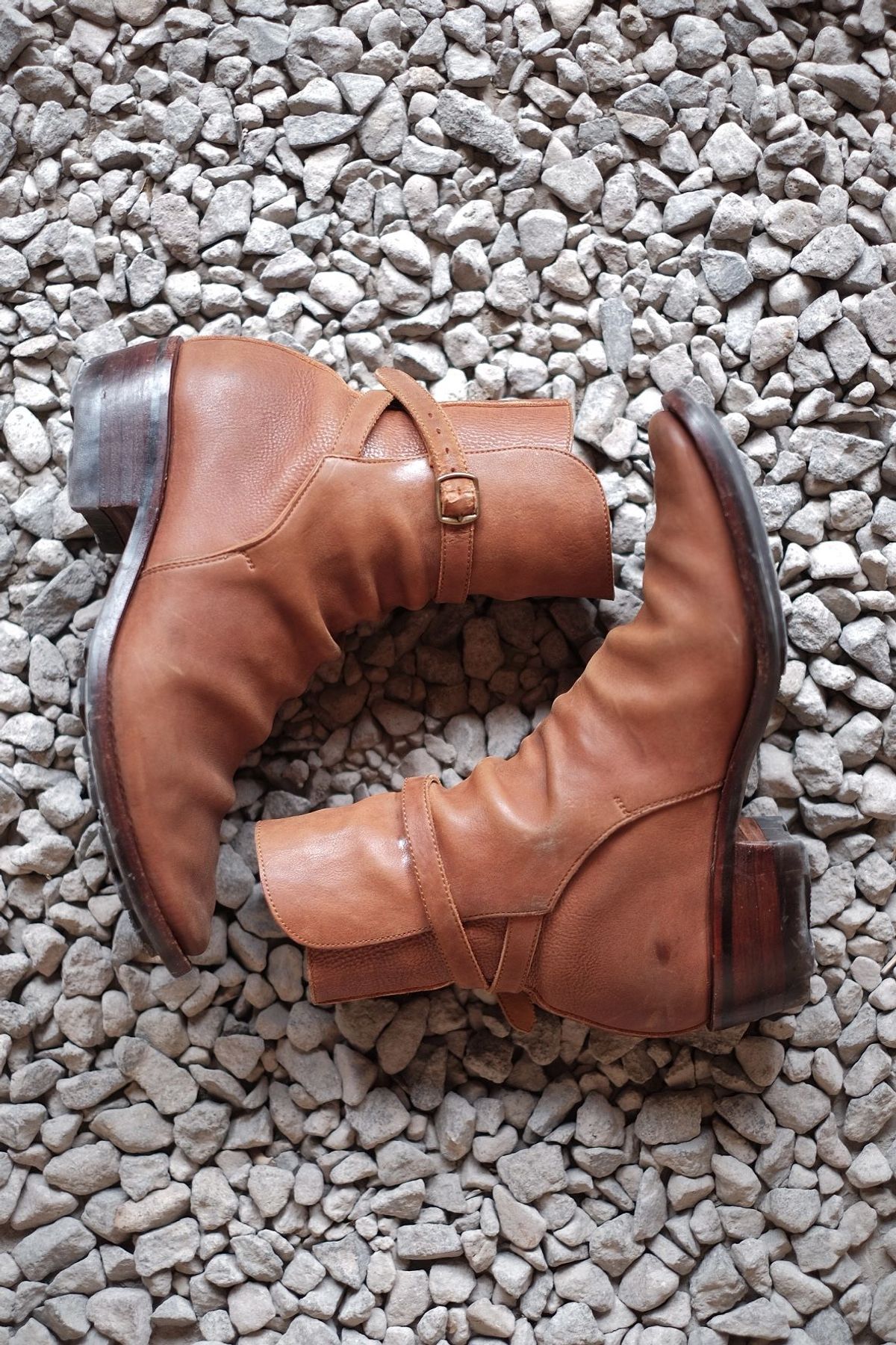 Photo by patinathunderdome on February 6, 2022 of the Benzein Jodhpur Boots in Shinki Red Brown Oiled Horsebutt.