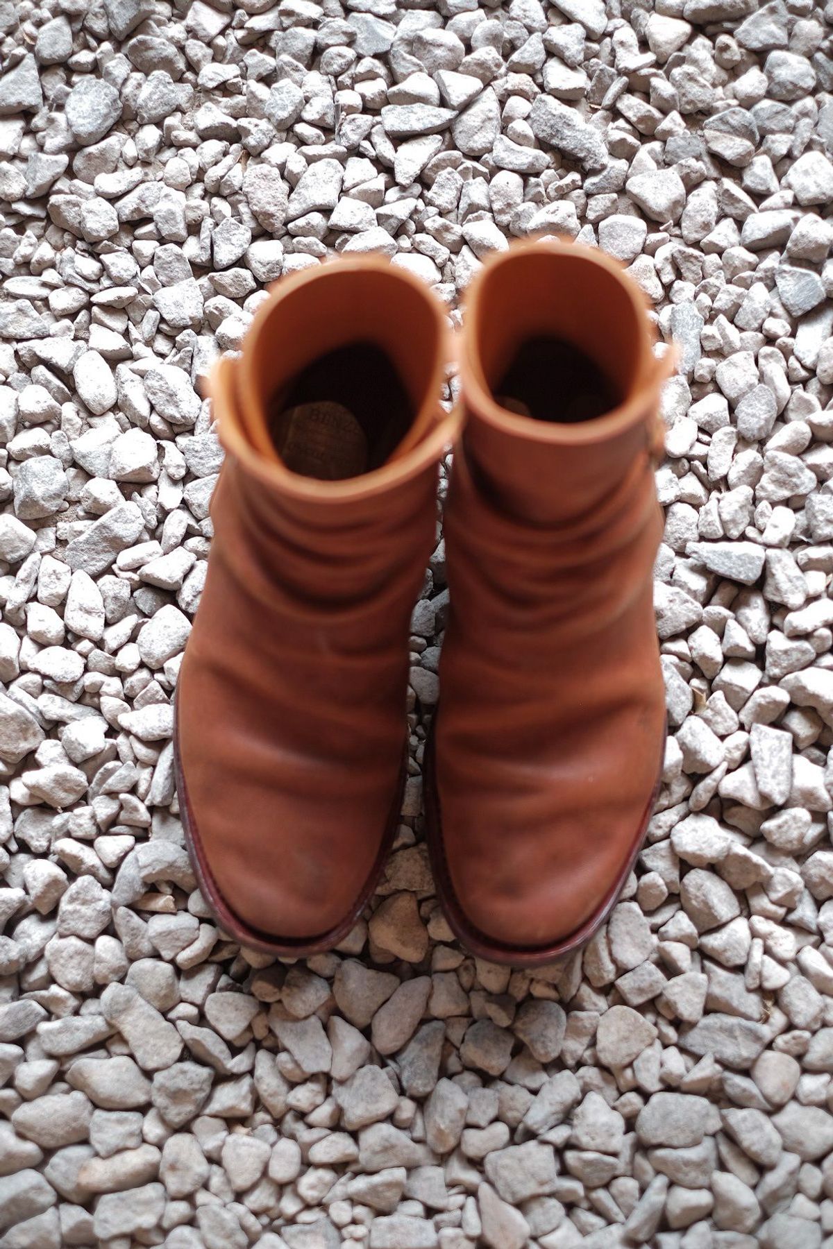 Photo by patinathunderdome on February 6, 2022 of the Benzein Jodhpur Boots in Shinki Red Brown Oiled Horsebutt.
