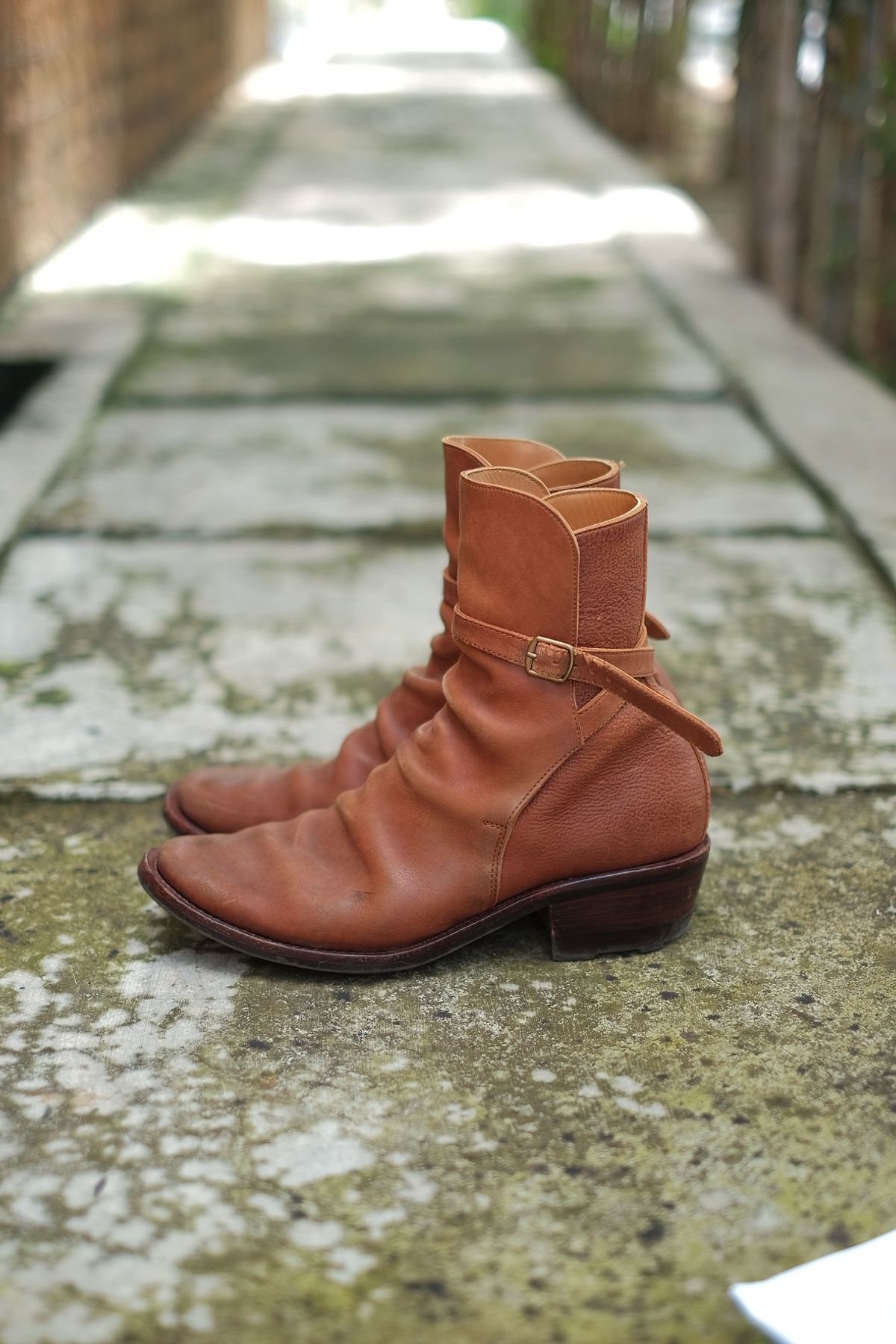 Photo by patinathunderdome on March 6, 2022 of the Benzein Jodhpur Boots in Shinki Red Brown Oiled Horsebutt.