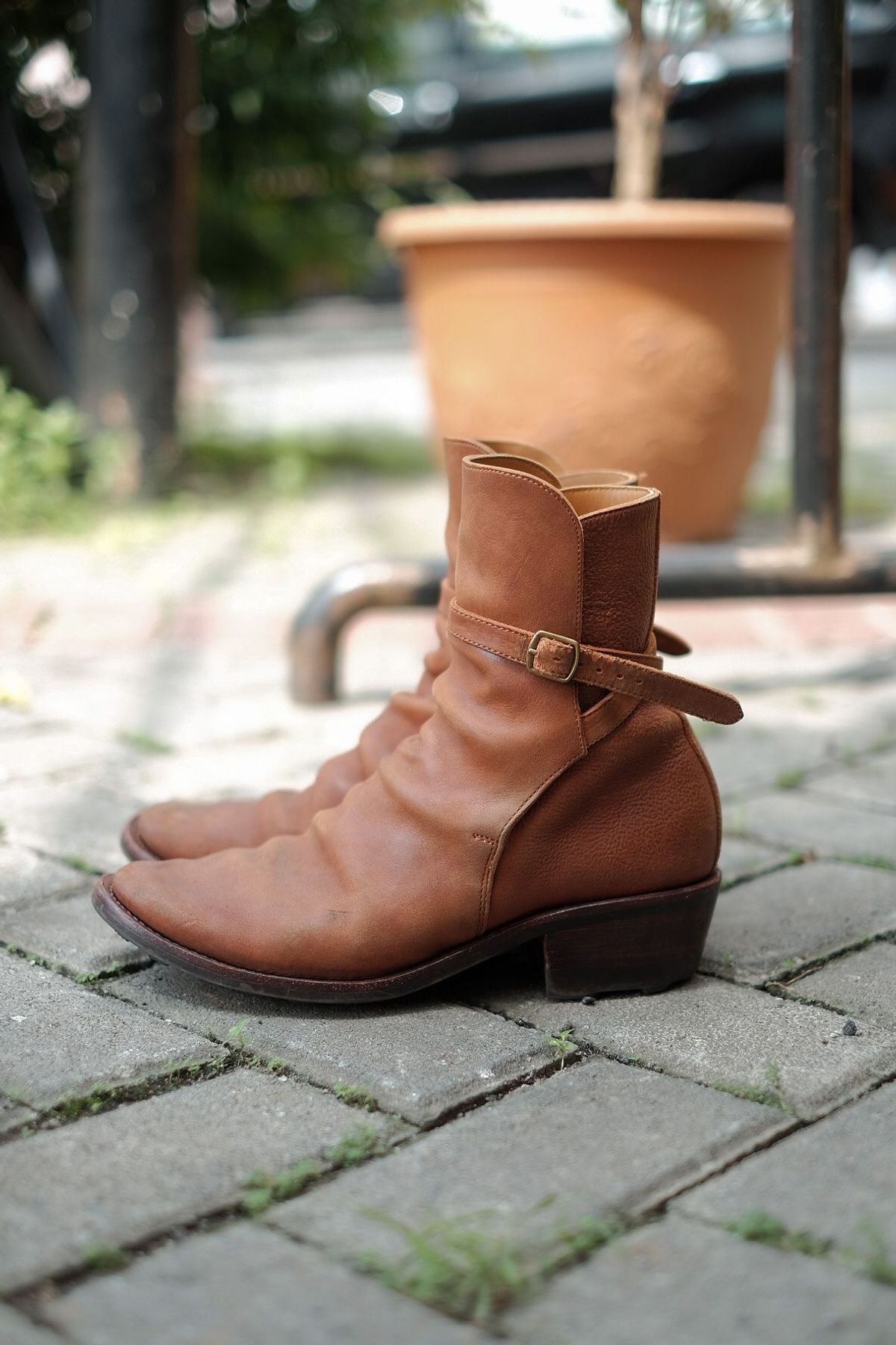 Photo by patinathunderdome on May 6, 2022 of the Benzein Jodhpur Boots in Shinki Red Brown Oiled Horsebutt.