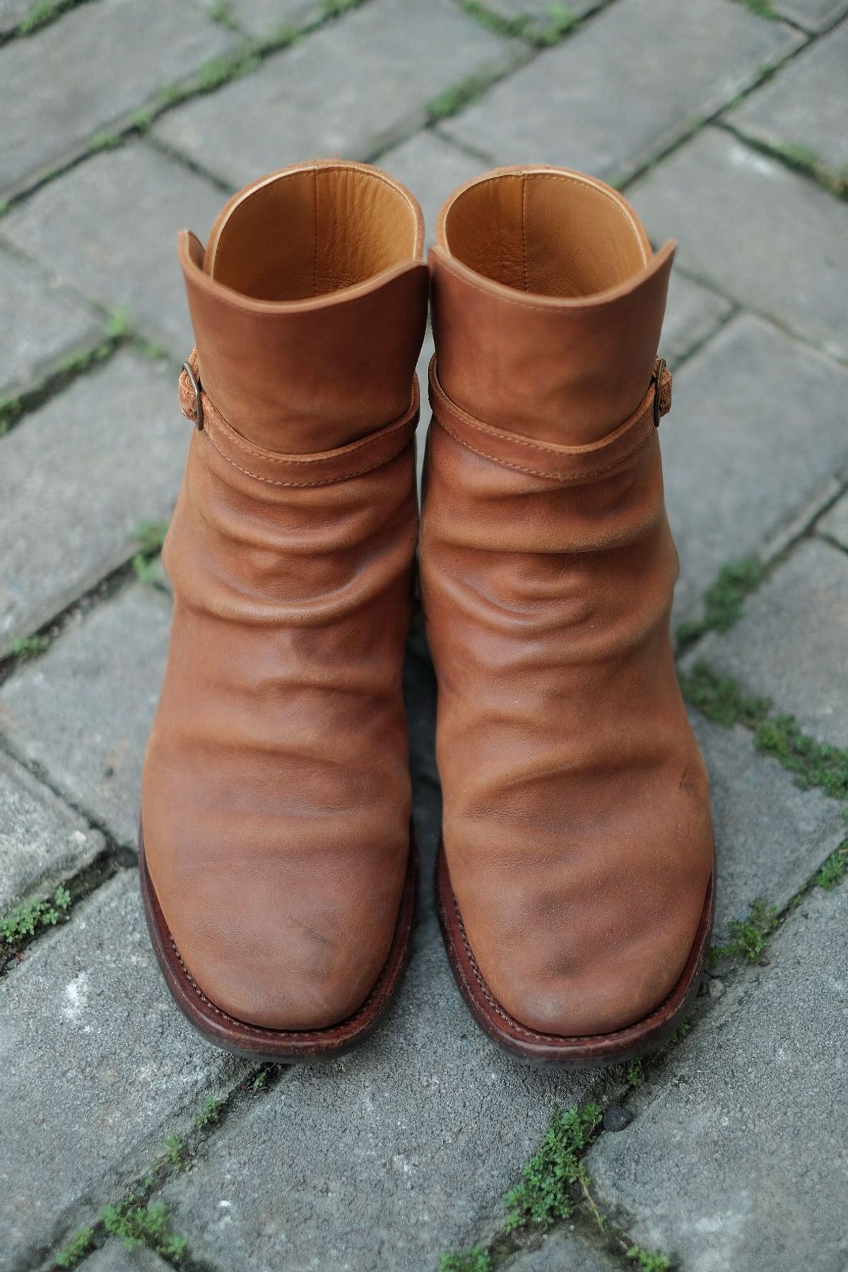 Photo by patinathunderdome on May 6, 2022 of the Benzein Jodhpur Boots in Shinki Red Brown Oiled Horsebutt.