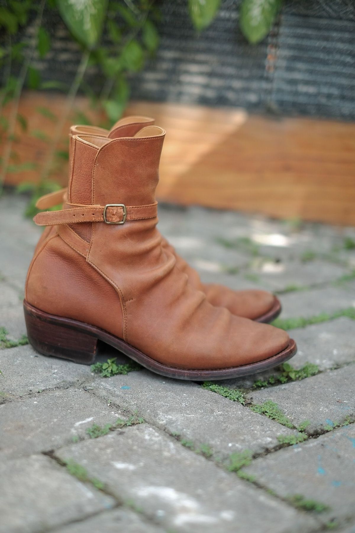 Photo by patinathunderdome on May 6, 2022 of the Benzein Jodhpur Boots in Shinki Red Brown Oiled Horsebutt.