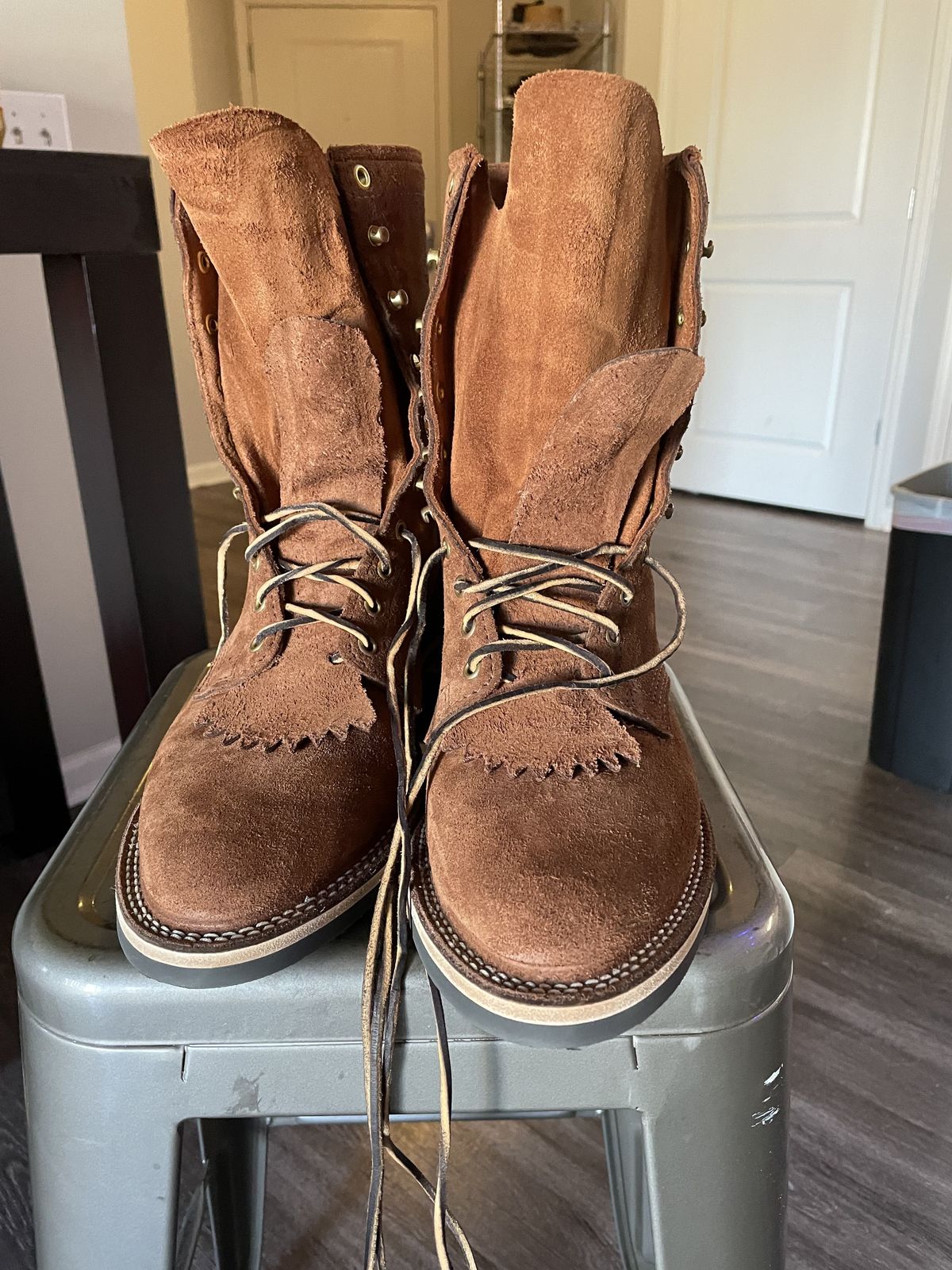 Photo by patinathunderdome on October 1, 2021 of the Wesco Packer in Seidel Brown Oil Tan Roughout.