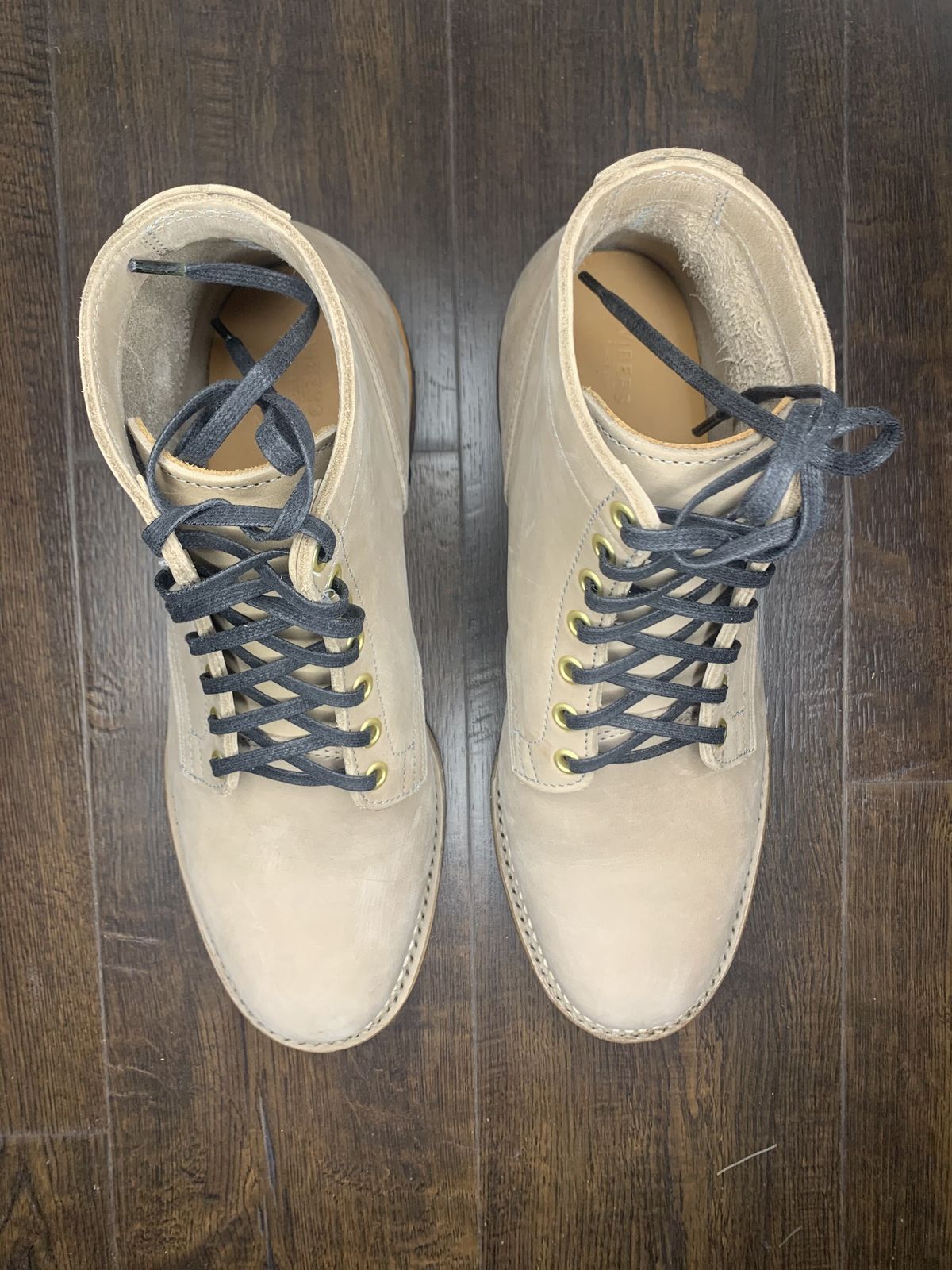 Photo by patinathunderdome on October 1, 2021 of the Viberg Service Boot in Maryam Light Grey Horsebutt.