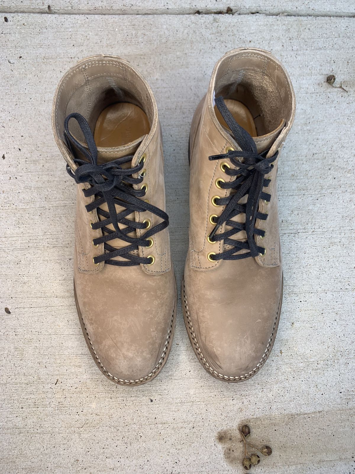 Photo by patinathunderdome on November 6, 2021 of the Viberg Service Boot in Maryam Light Grey Horsebutt.