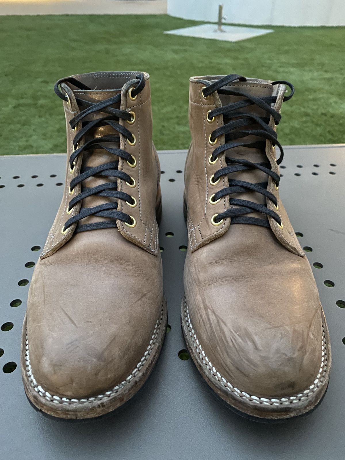 Photo by patinathunderdome on April 6, 2022 of the Viberg Service Boot in Maryam Light Grey Horsebutt.