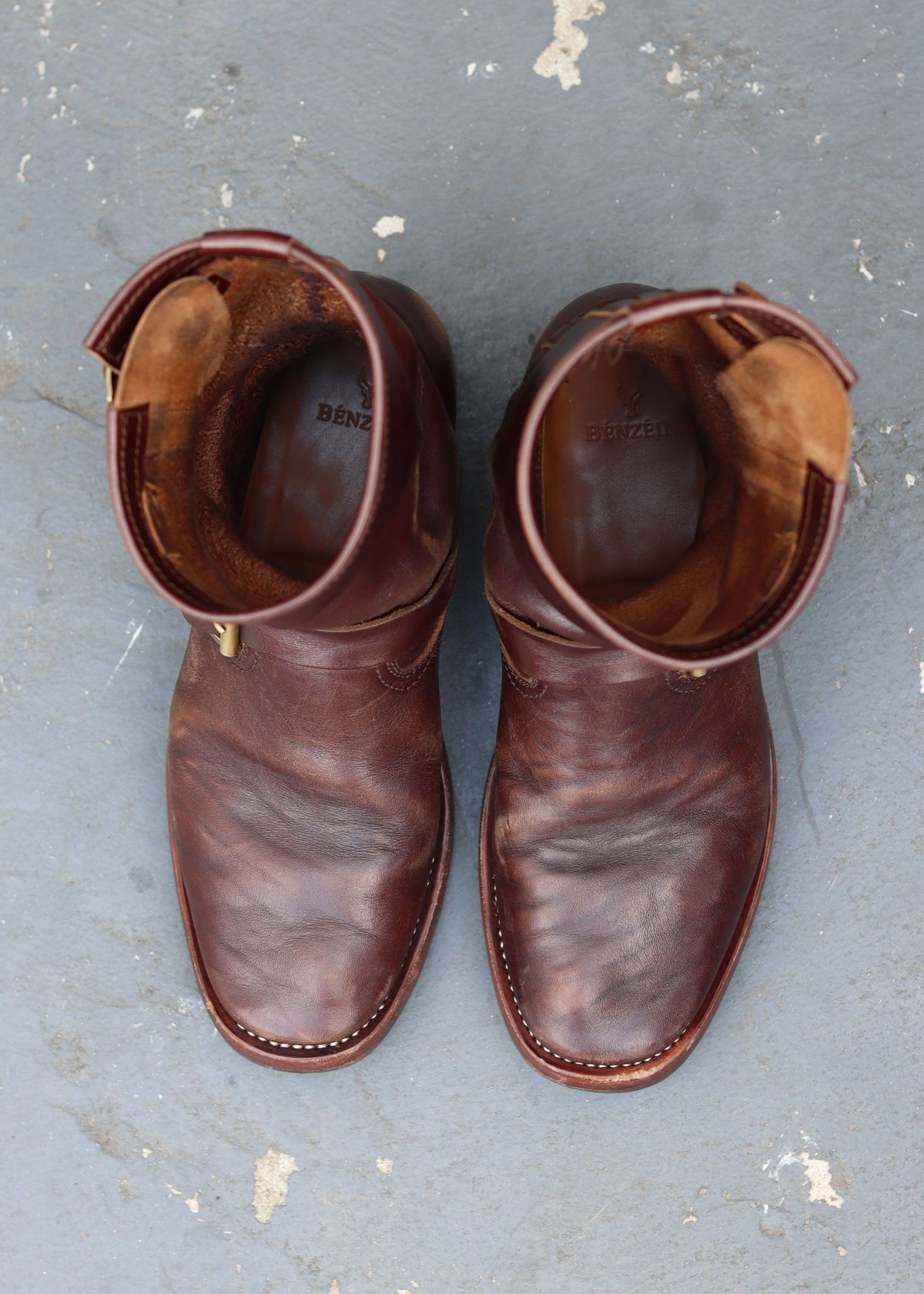 Photo by patinathunderdome on December 4, 2021 of the Benzein The Keeper 'Type 2' Engineer Boot in Horween Brown Chromexcel Horsehide.