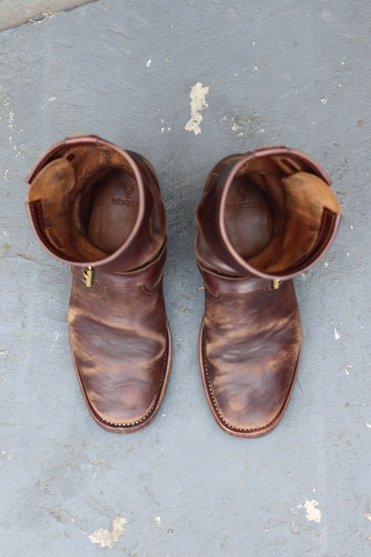 Photo by patinathunderdome on January 3, 2022 of the Benzein The Keeper 'Type 2' Engineer Boot in Horween Brown Chromexcel Horsehide.