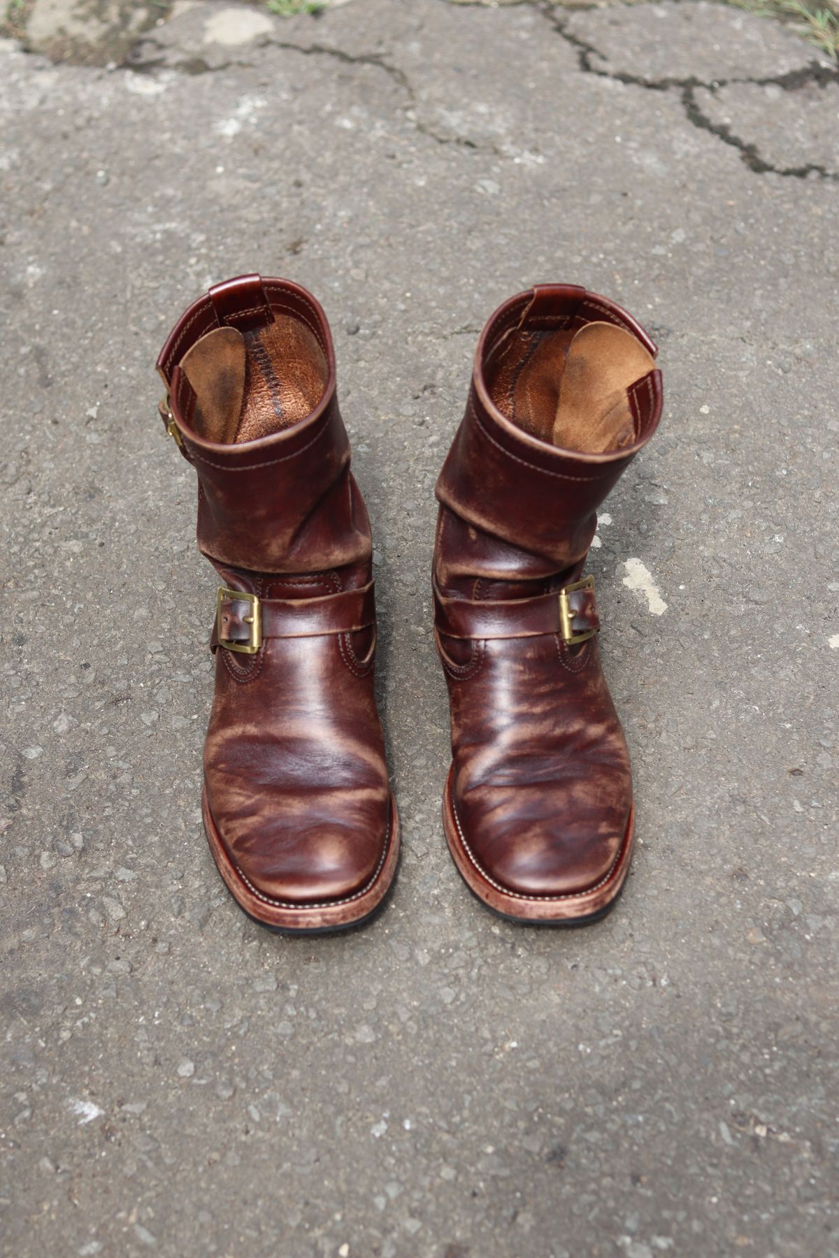 Photo by patinathunderdome on February 2, 2022 of the Benzein The Keeper 'Type 2' Engineer Boot in Horween Brown Chromexcel Horsehide.