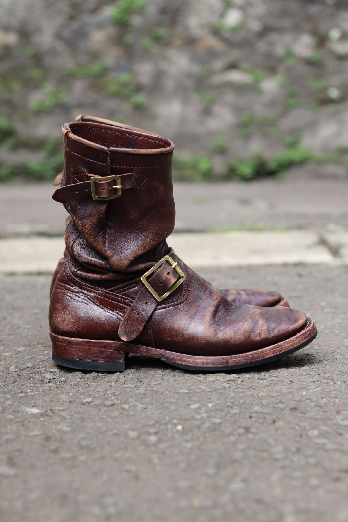 Photo by patinathunderdome on February 2, 2022 of the Benzein The Keeper 'Type 2' Engineer Boot in Horween Brown Chromexcel Horsehide.