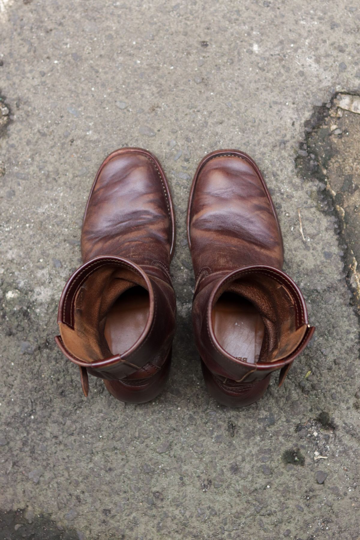 Photo by patinathunderdome on March 3, 2022 of the Benzein The Keeper 'Type 2' Engineer Boot in Horween Brown Chromexcel Horsehide.