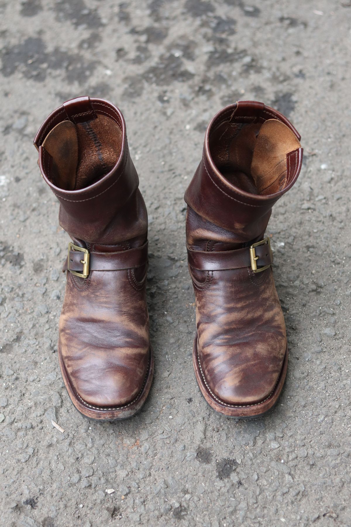 Photo by patinathunderdome on April 3, 2022 of the Benzein The Keeper 'Type 2' Engineer Boot in Horween Brown Chromexcel Horsehide.